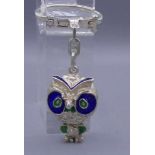 FIGÜRLICHER SCHLÜSSELANHÄNGER / ANHÄNGER: EULE / owl keychain, 20. Jh., 925er Silber /