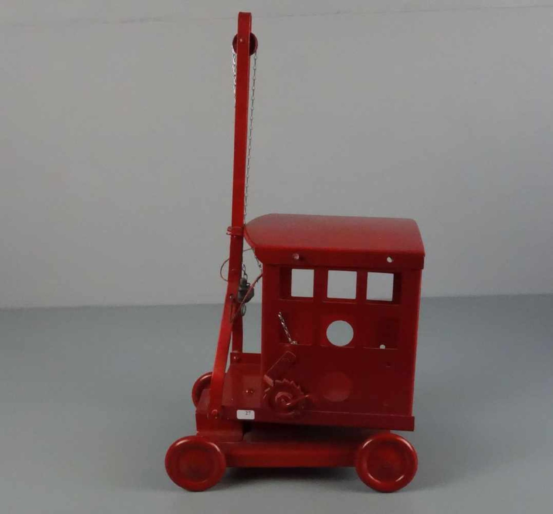 BLECHSPIELZEUG: "Kran" / tin toy truck crane, Eisenblech, rot lackiert, ungemarkt, 2. Hälfte 20. - Bild 6 aus 6