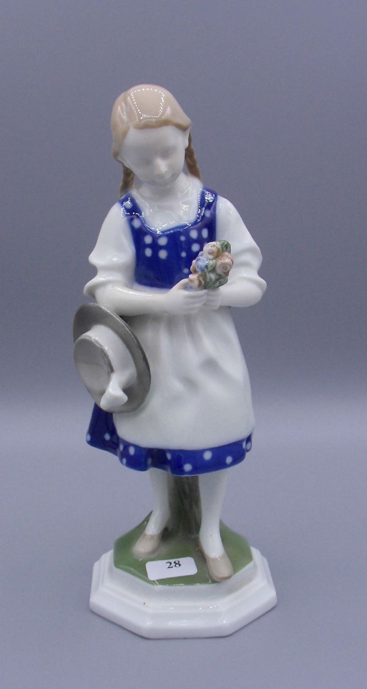 PORZELLANFIGUR "Tiroler Mädchen" / porcelain sculpture of a tyrolean girl, Manufaktur Rosenthal,