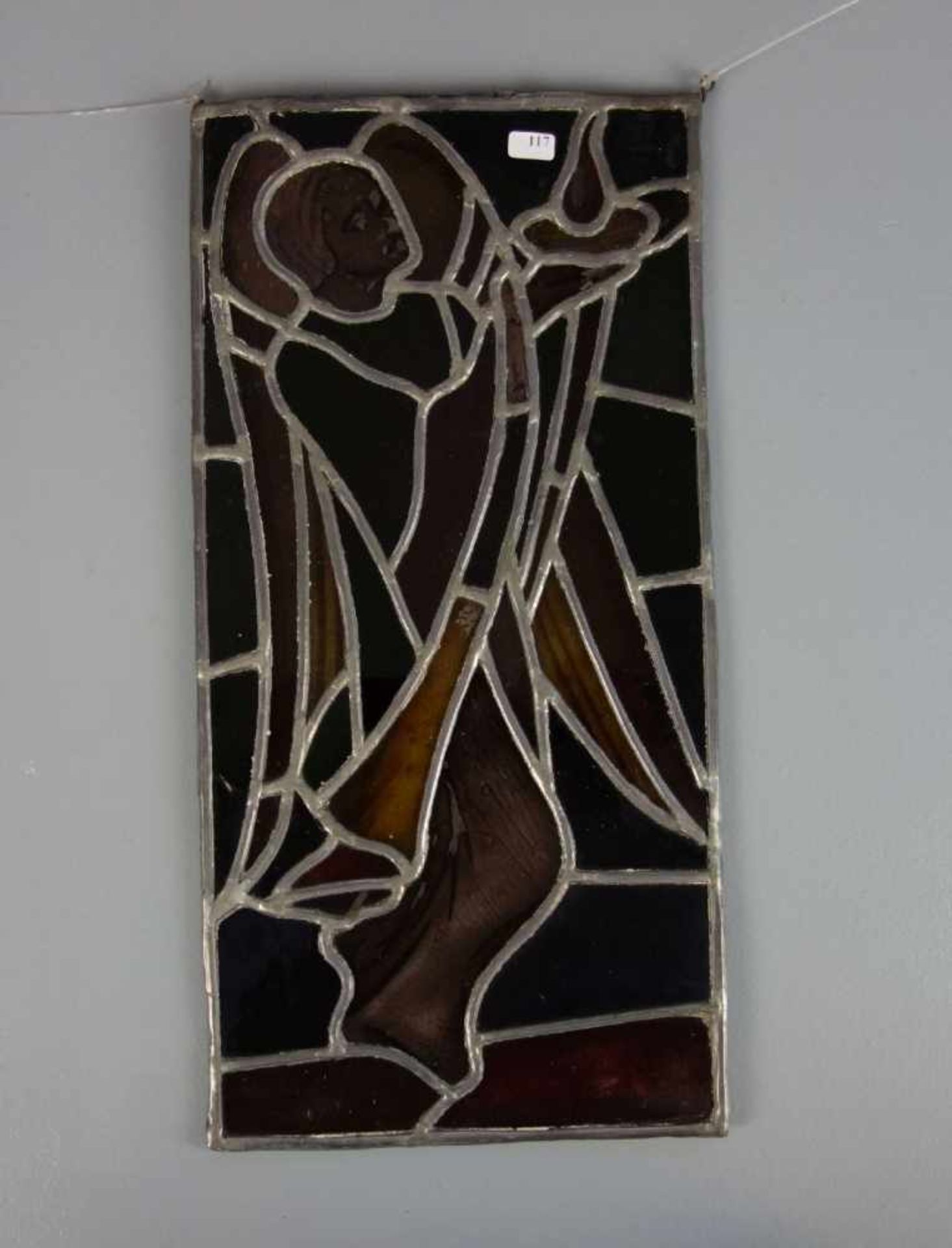 GLASMALEREI / FENSTERBILD / BLEIVERGLASUNG - "Engel", ungemarkt, polychromes Glas. Figur eines - Bild 2 aus 2