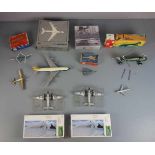 KONVOLUT VON 9 MODELLFLUGZEUGEN / SPIELZEUG-FLUGZEUGEN - 9 Stück / toy airplanes, 2. H. 20. Jh..