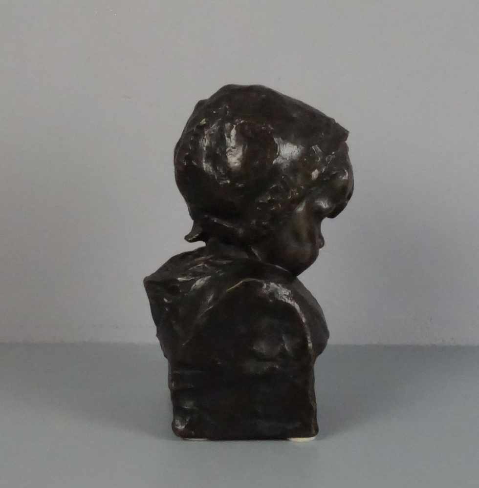 VAN WIJK, CHARLES (Den Haag 1875-1917 ebd.), Skulptur / sculpture: "Marretje / Bildnis eines - Image 2 of 6