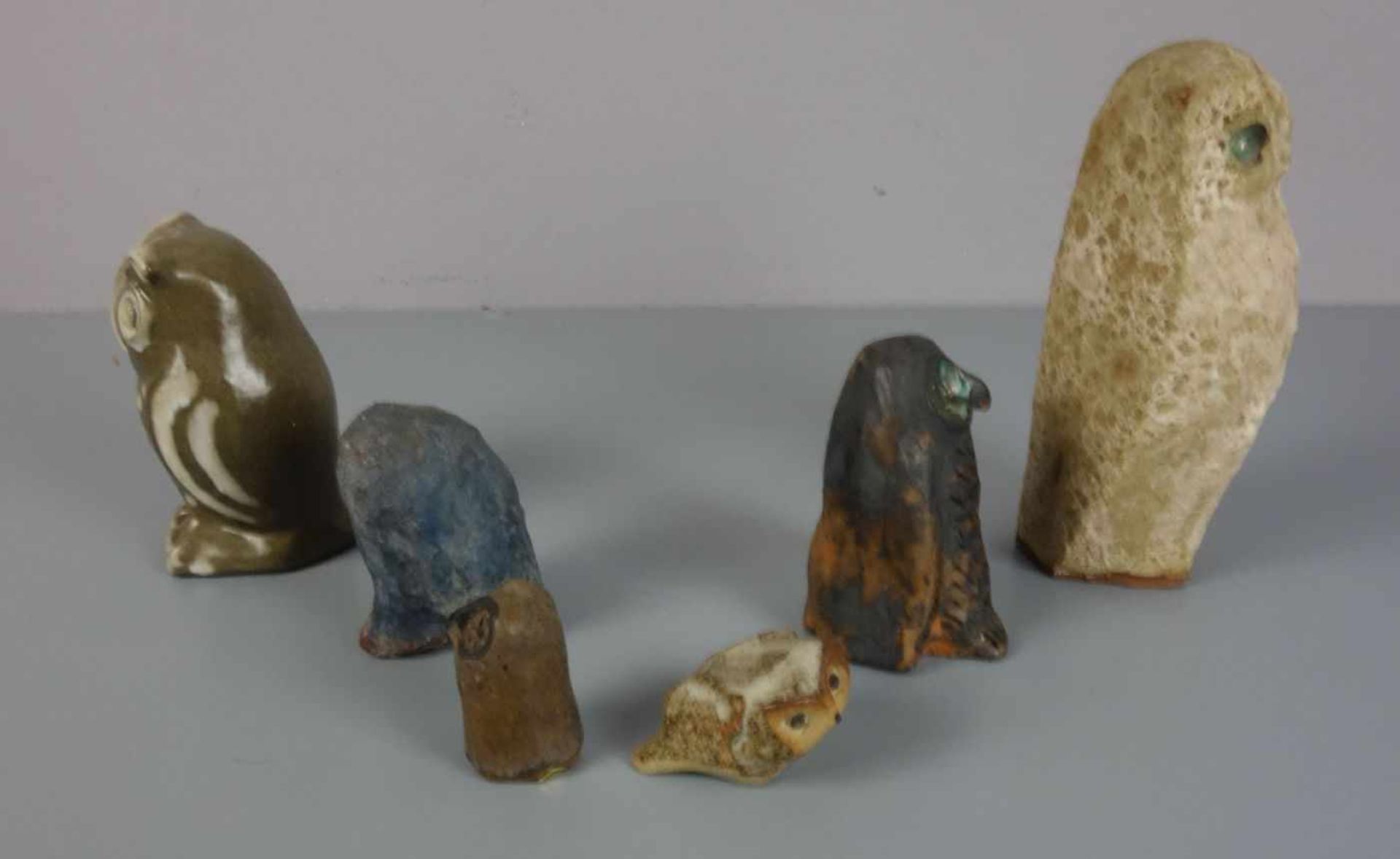 KONVOLUT STUDIOKERAMIK / KÜNSTLERKERAMIK - WORPSWEDE: Eulen / pottery owls, 20. Jh.. 1) Ursula - Bild 4 aus 4