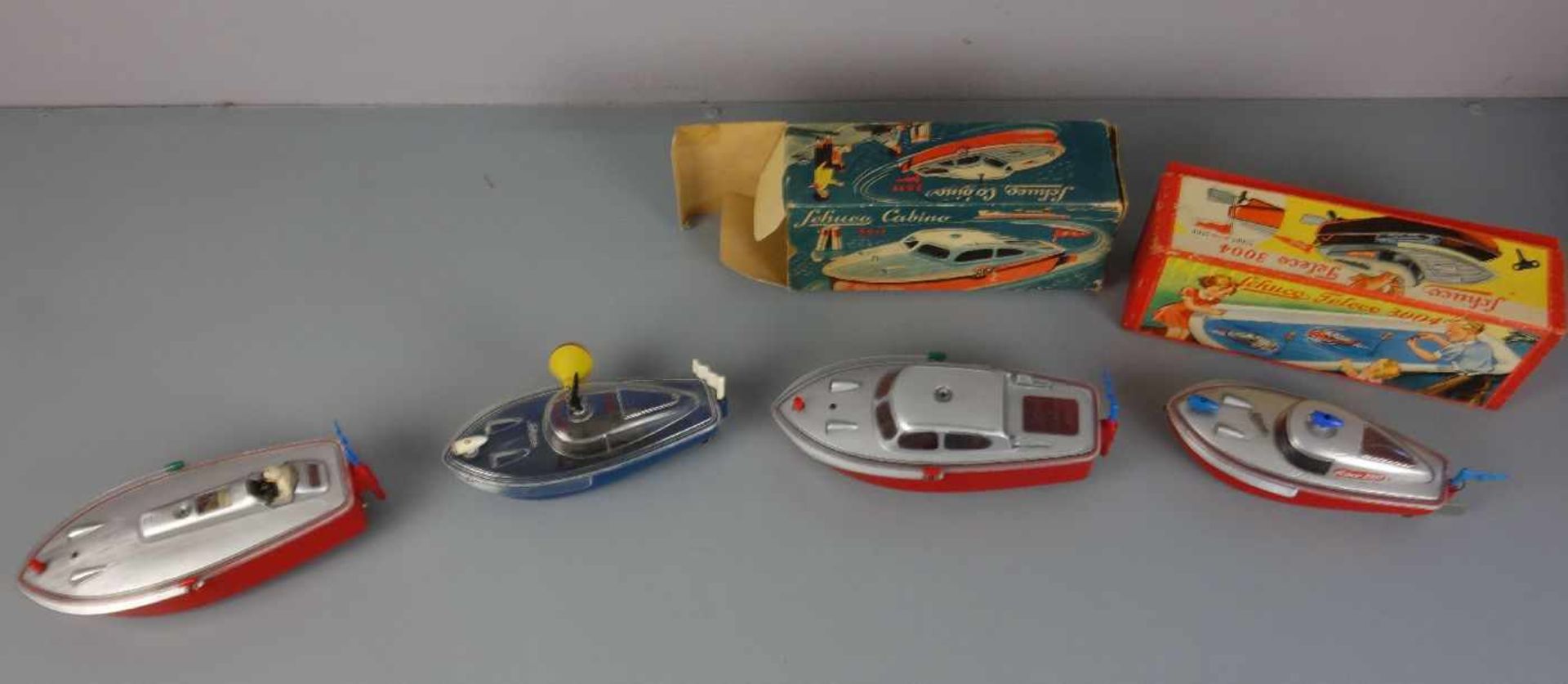 KONVOLUT VON 4 BLECHSPIELZEUG BOOTEN / toy boats, Mitte 20. Jh., lithografiertes Blech und - Bild 2 aus 4