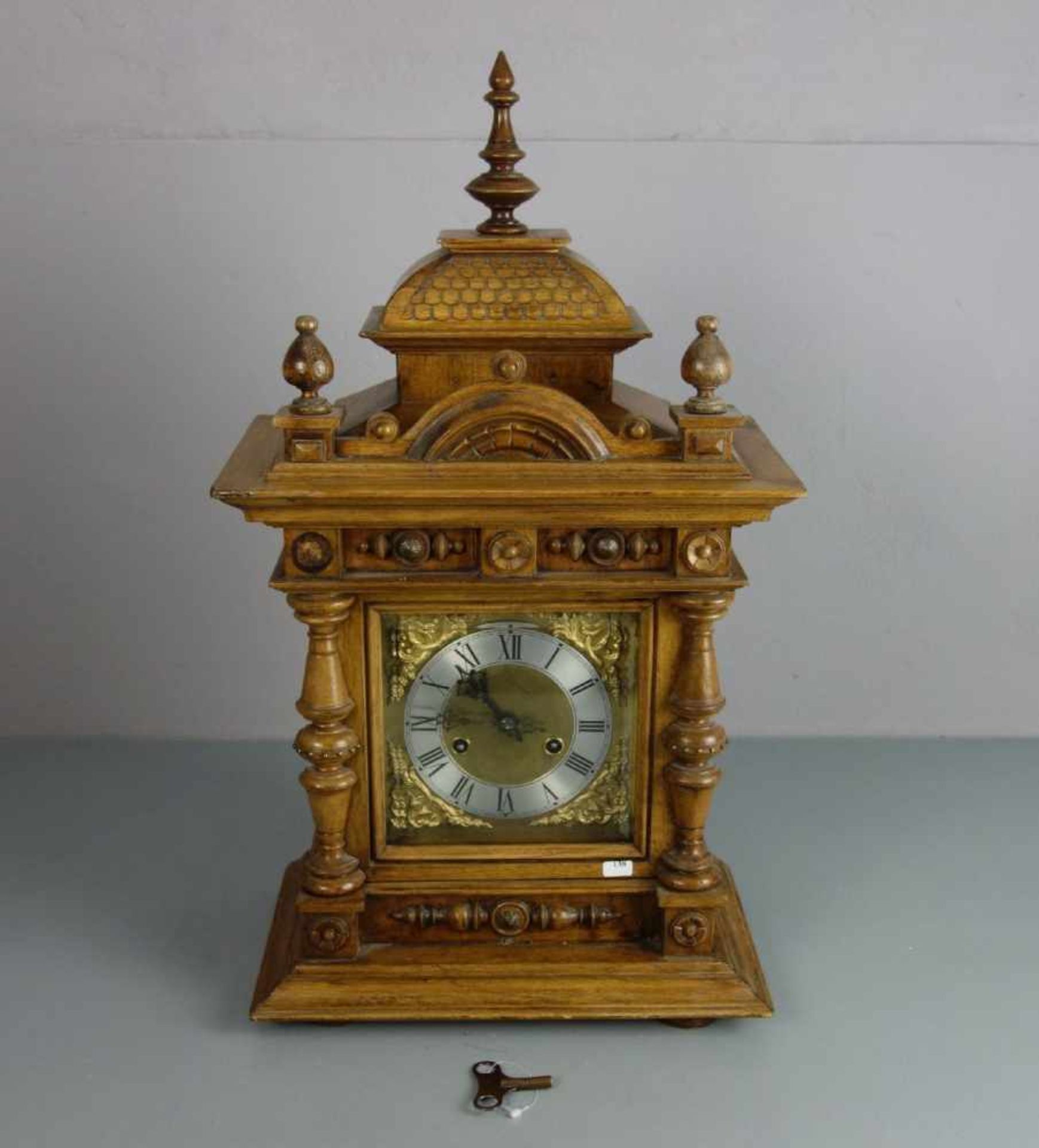 JUNGHANS TISCHUHR / KAMINUHR / fire place clock, Historismus, um 1880. Reich dekoriertes