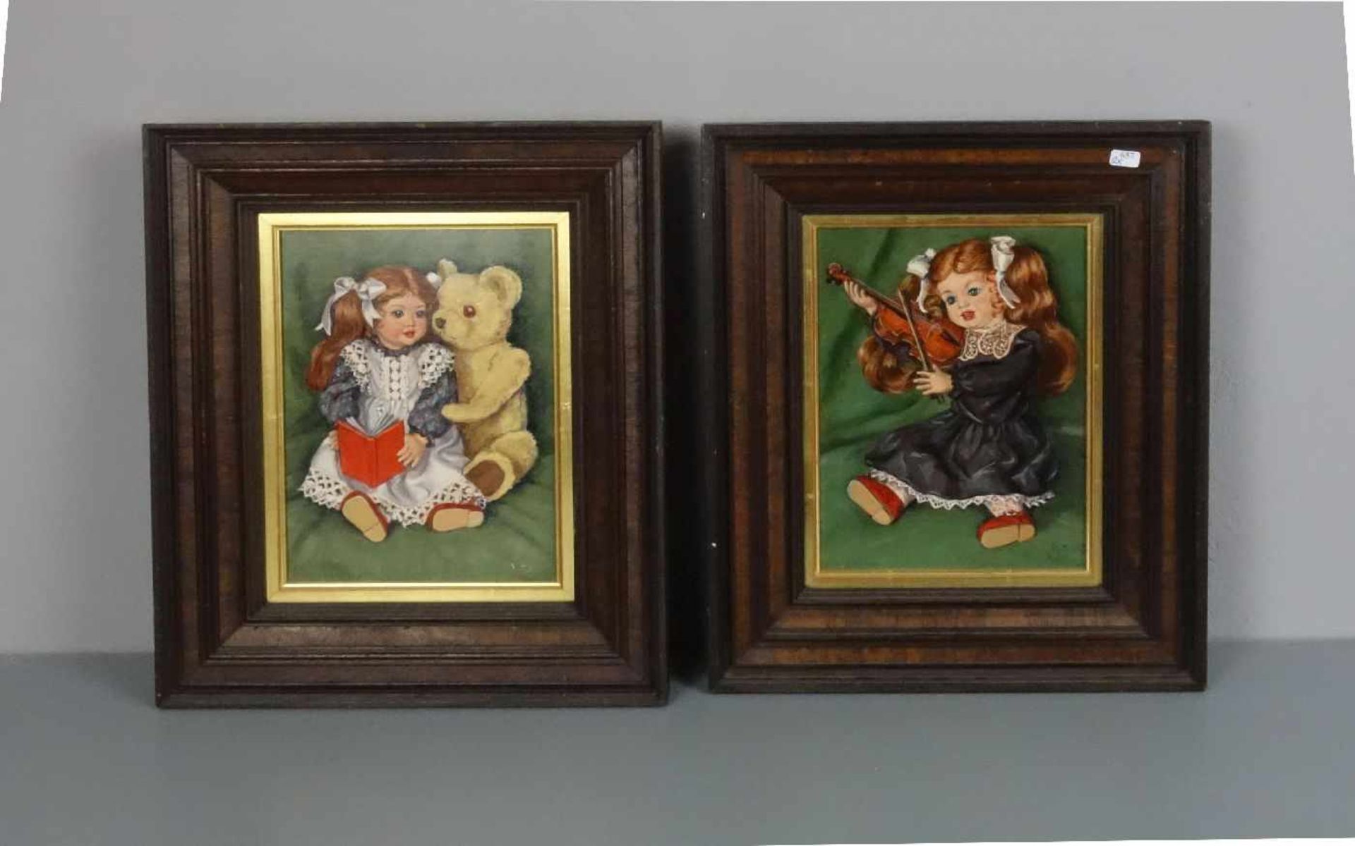 WENZEL, V. R. (Maler des 20./21. Jh.), Paar Gemälde / paintings: "Puppe mit Geige" und "Puppe mit