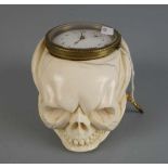 MEMENTO MORI TISCH - UHR / TASCHENUHR IM GEHÄUSE EINES VOLLPLASTISCHEN SCHÄDELS / table watch with a