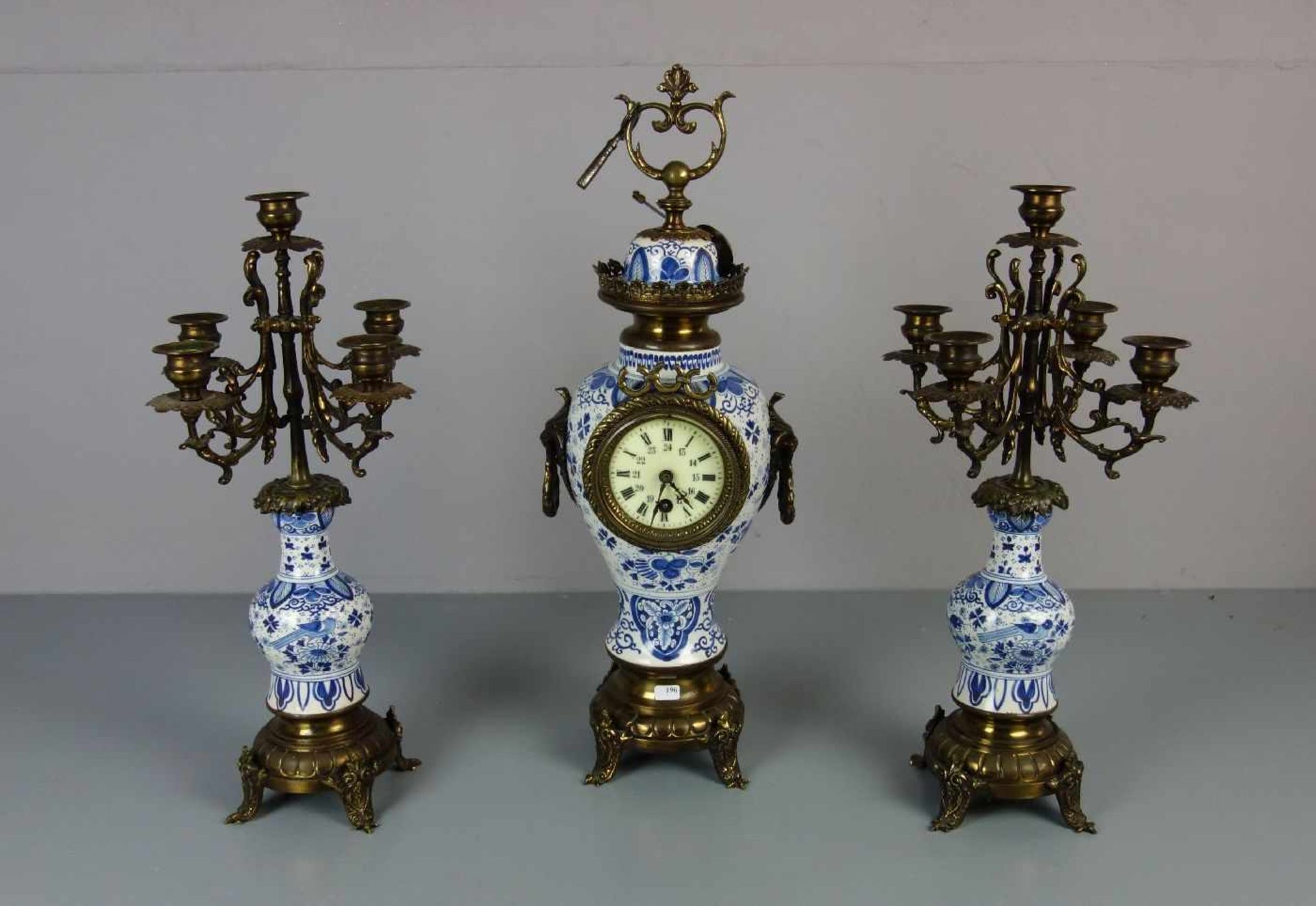 UHR / KAMINUHR MIT BEISTELLERN / GIRANDOLEN / fire place clock, Porzellan und bronzierte