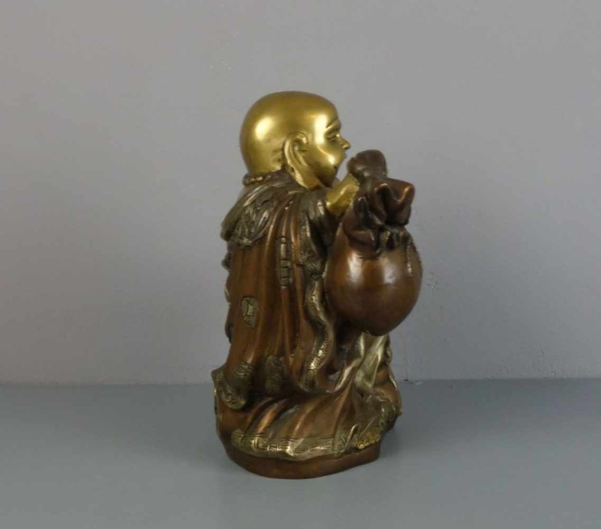 SKULPTUR: Buddha "Budai" / Glücksbuddha, Bronze, gold-, silber- und kupferfarben patiniert. Buddha - Bild 2 aus 5