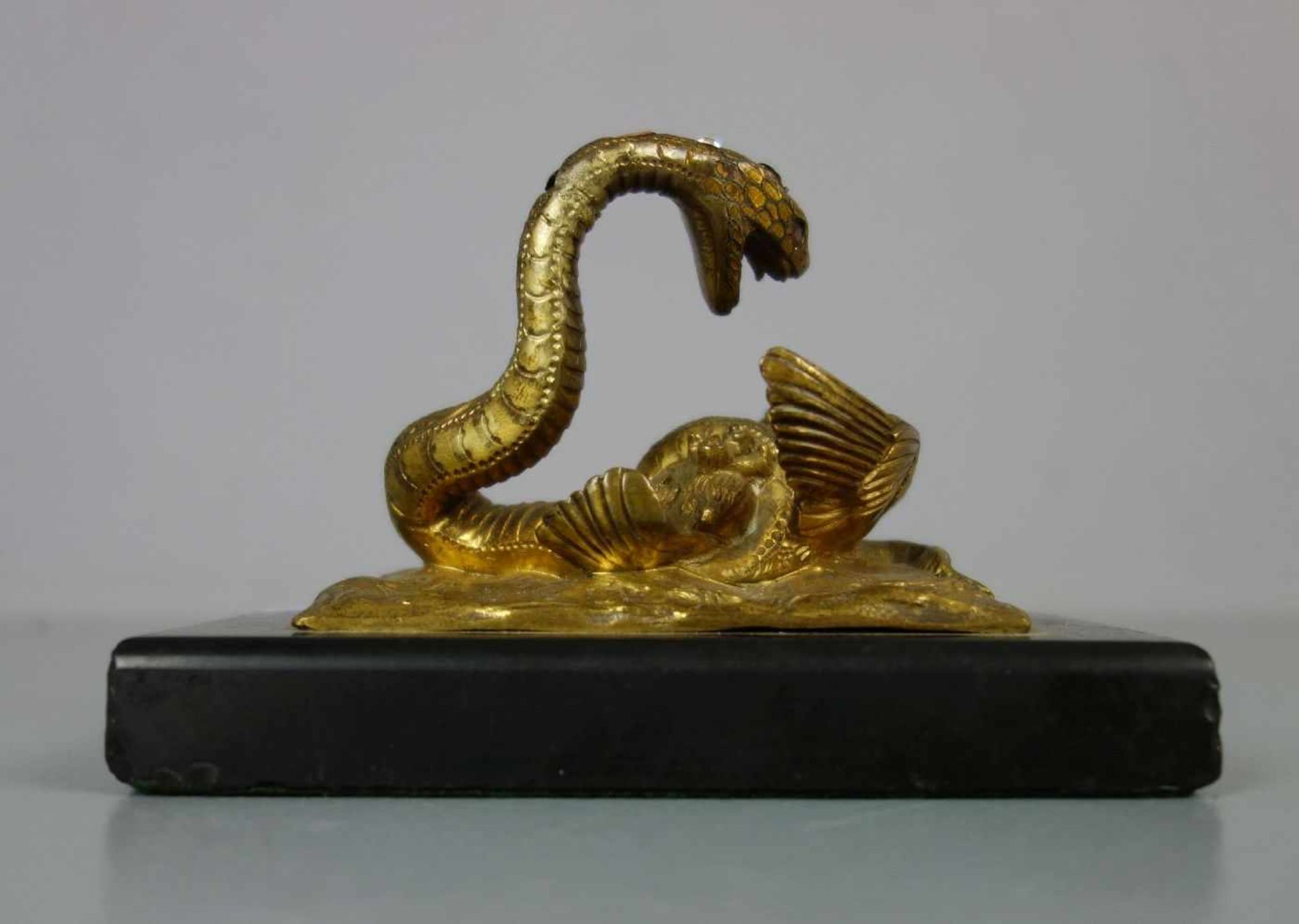 FIGURENGRUPPE / TIERGRUPPE: "Schlange und Eule" / sculpture: owl and snake, um 1900, Bronze oder - Image 3 of 3