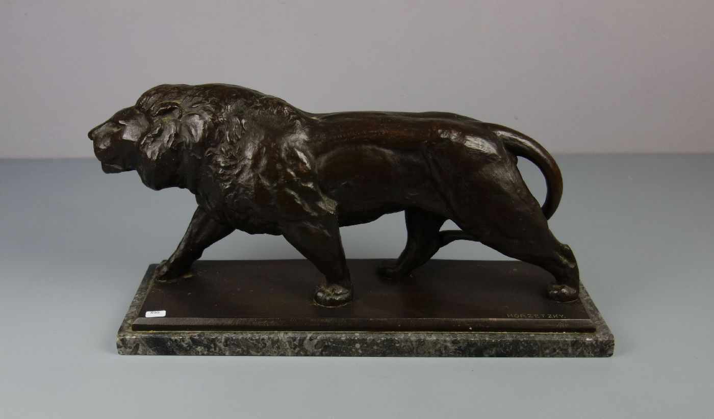 HORZETZKY, HENNING (geb. 1889 in Straßburg), Skulptur / sculpture: "Schreitender Löwe", Bronze,