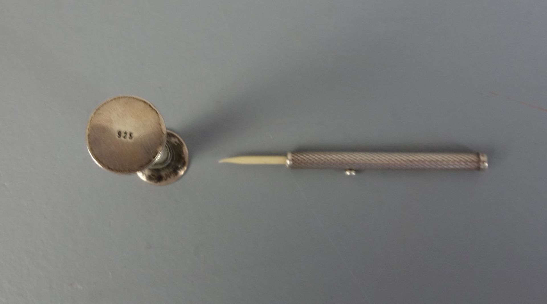 SILBERTEILE: SANDUHR UND ZAHNSTOCHER/ hourglass and toothpick, 20. Jh.. 1) Sanduhr, 925er Silber, - Image 2 of 3