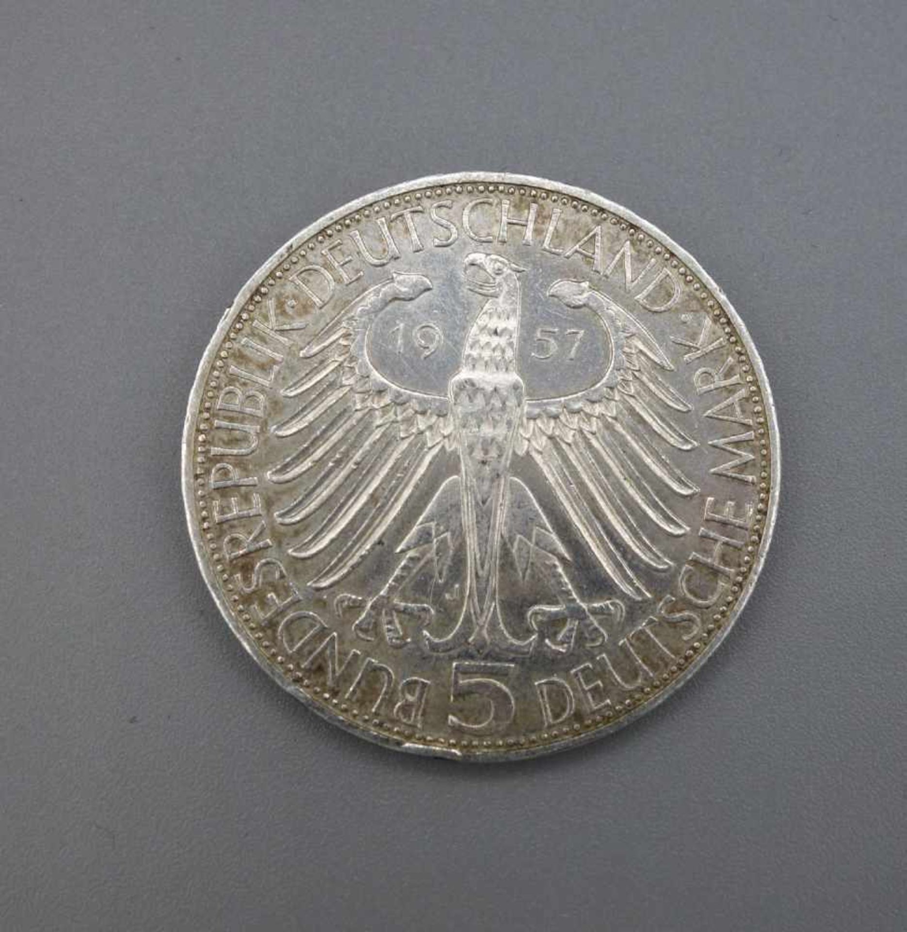 SILBERMÜNZE / GEDENKMÜNZE : 5 DM / Deutsche Mark, J, 1957. Joseph Freiherr von Eichendorff. D. 2,9