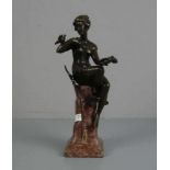 nach BERGMANN, FRANZ XAVER (auch Nam Greb, 1861-1936), Skulptur: "Sitzende junge Frau mit Taube",