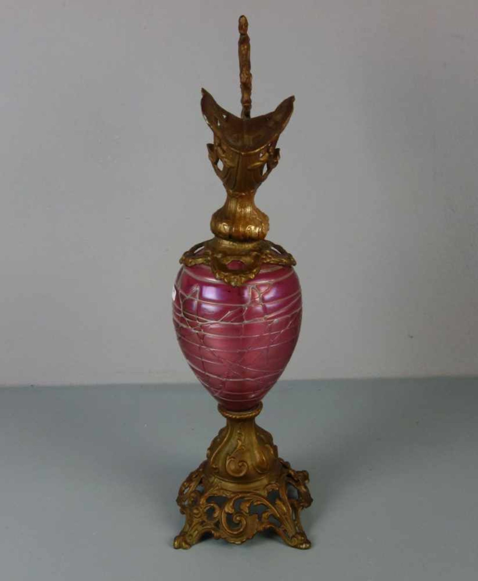 JUGENDSTIL - KANNE / ZIERKANNE / art nouveau jug, bronzierter Zinkguss und Glas, um 1900. - Image 2 of 3