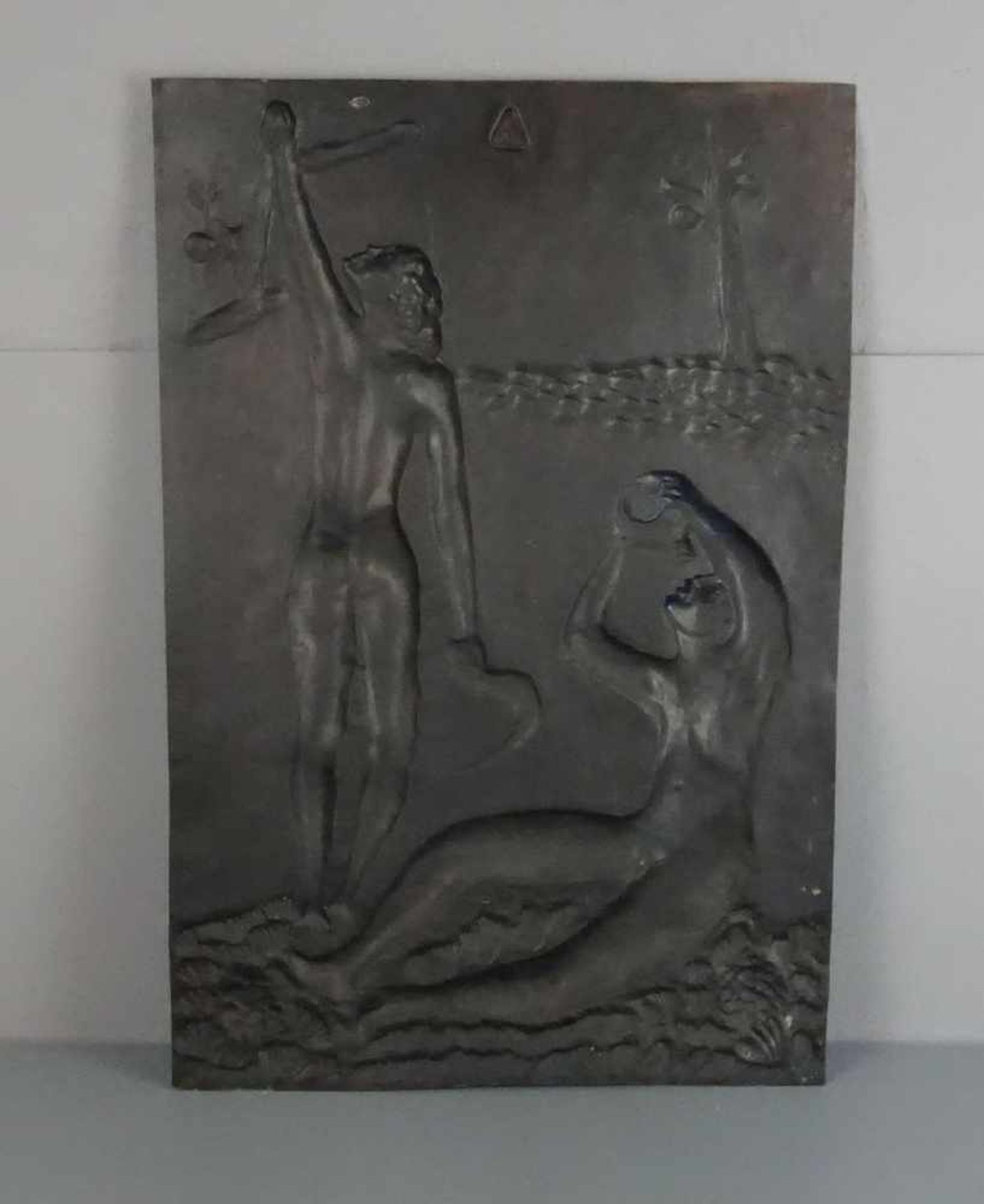 KUPFERRELIEF: "Archaische Szene / Bacchanten", Mitte 20. Jh., getriebenes Kupferblech, partiell - Image 2 of 2