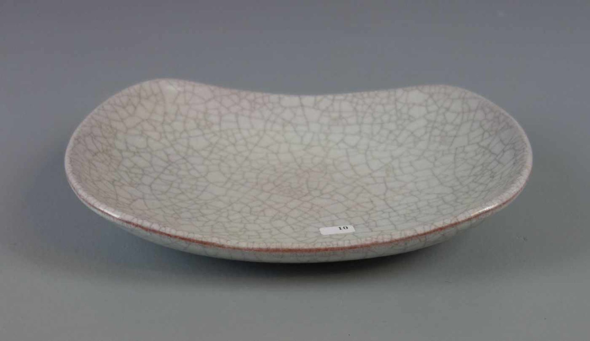 STUDIOKERAMMIK: SCHALE / pottery plate, Mitte 20. Jh., Keramik, Hersteller Karlsruher Majolika, - Bild 2 aus 3