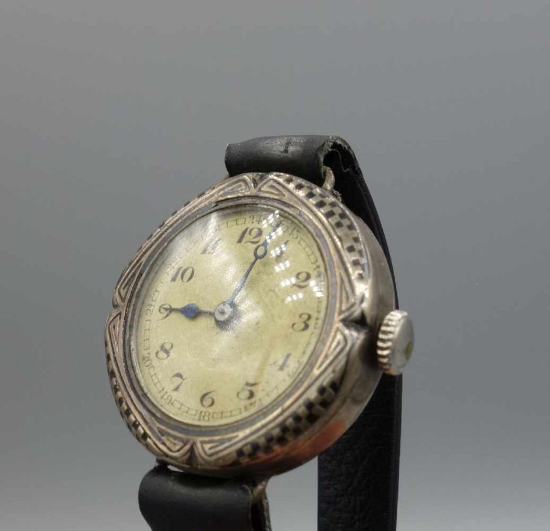 DAMEN ARMBANDUHR / wristwatch, 1. H. 20. Jh., Handaufzug, deutsch / 800er Silber. Rundes - Image 4 of 5