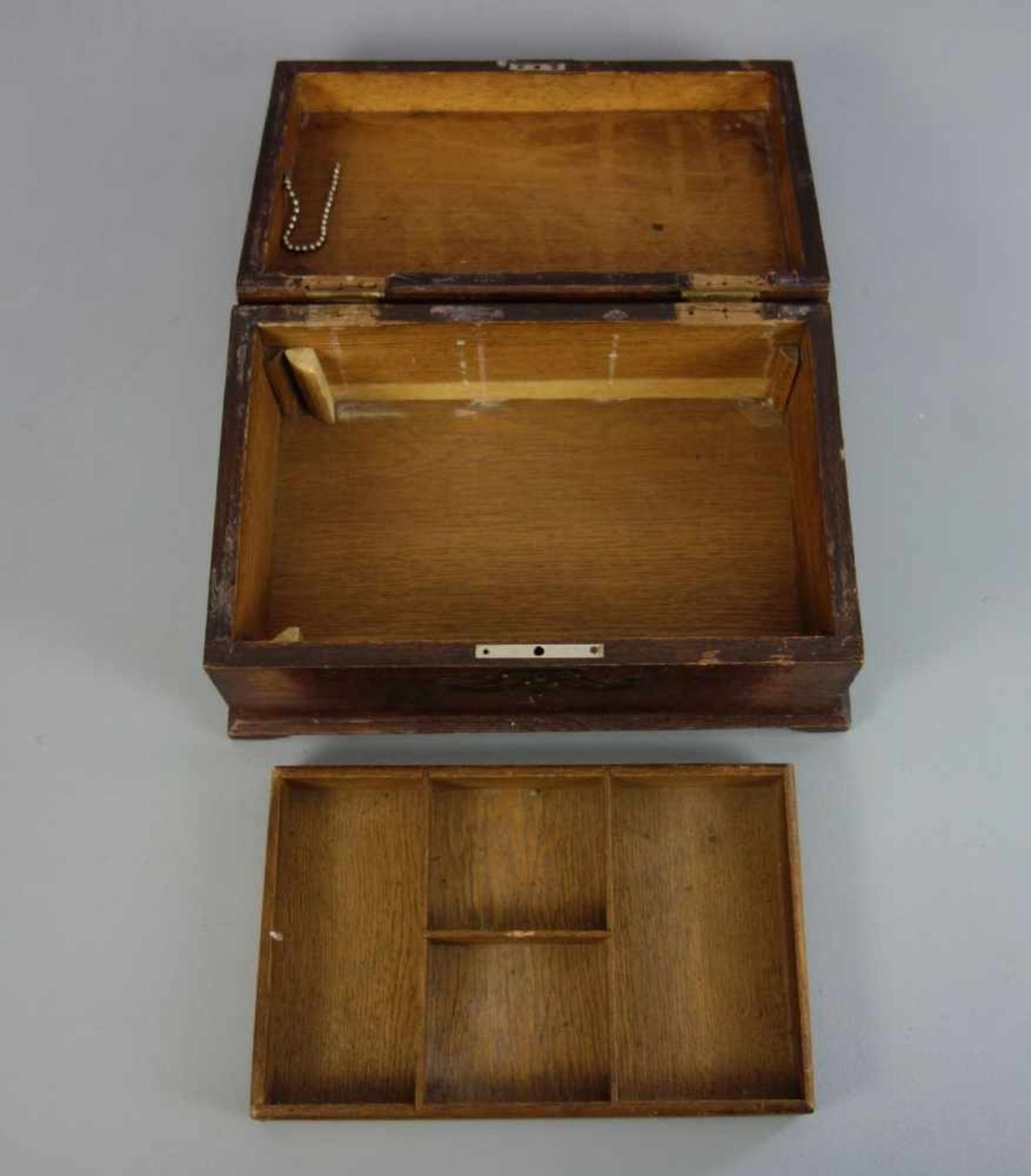 JUGENDSTIL SCHATULLE / art nouveau box, um 1900. Eiche, rotbraun lasiert. Rechteckige Schatulle - Bild 3 aus 5
