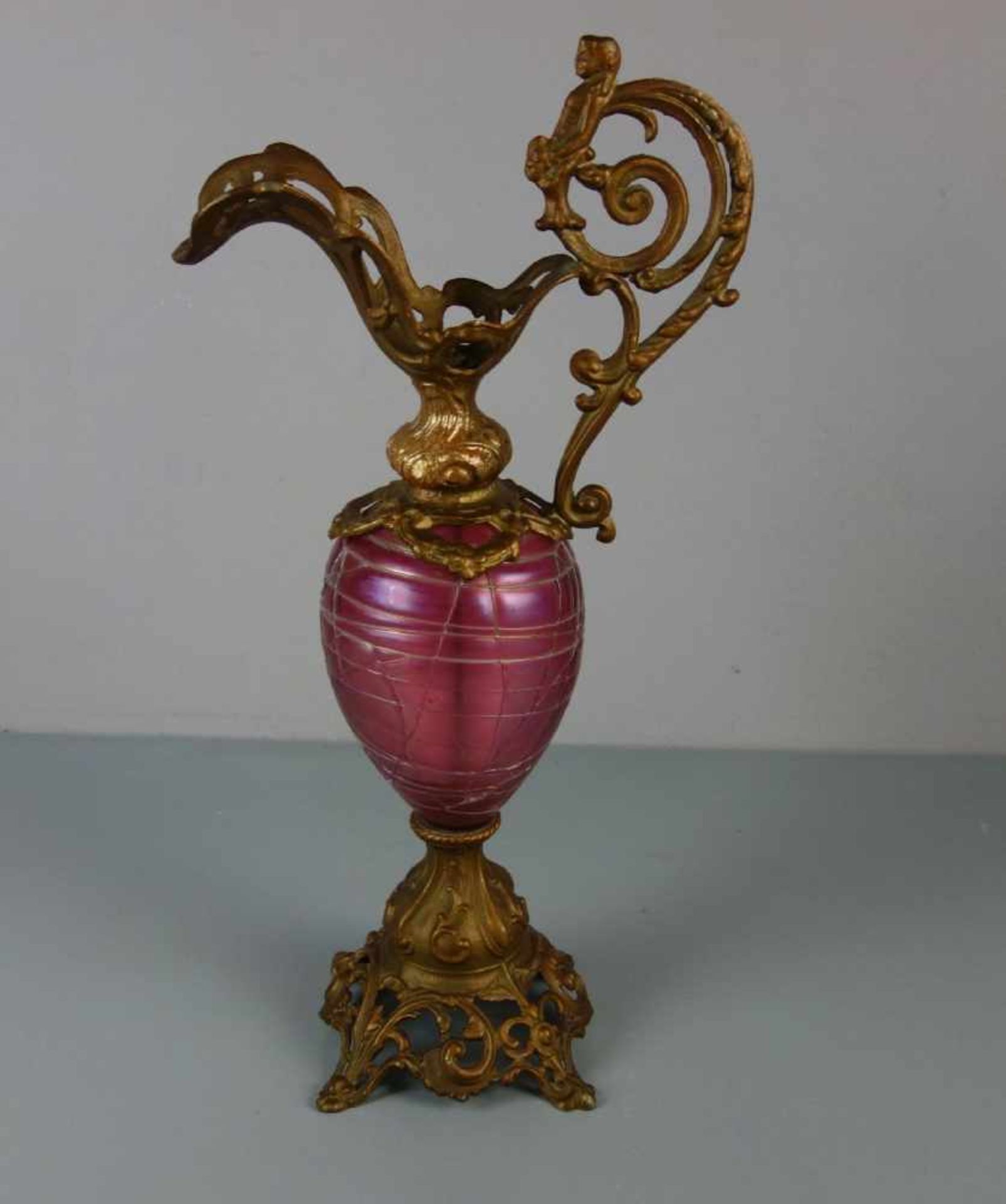 JUGENDSTIL - KANNE / ZIERKANNE / art nouveau jug, bronzierter Zinkguss und Glas, um 1900. - Image 3 of 3