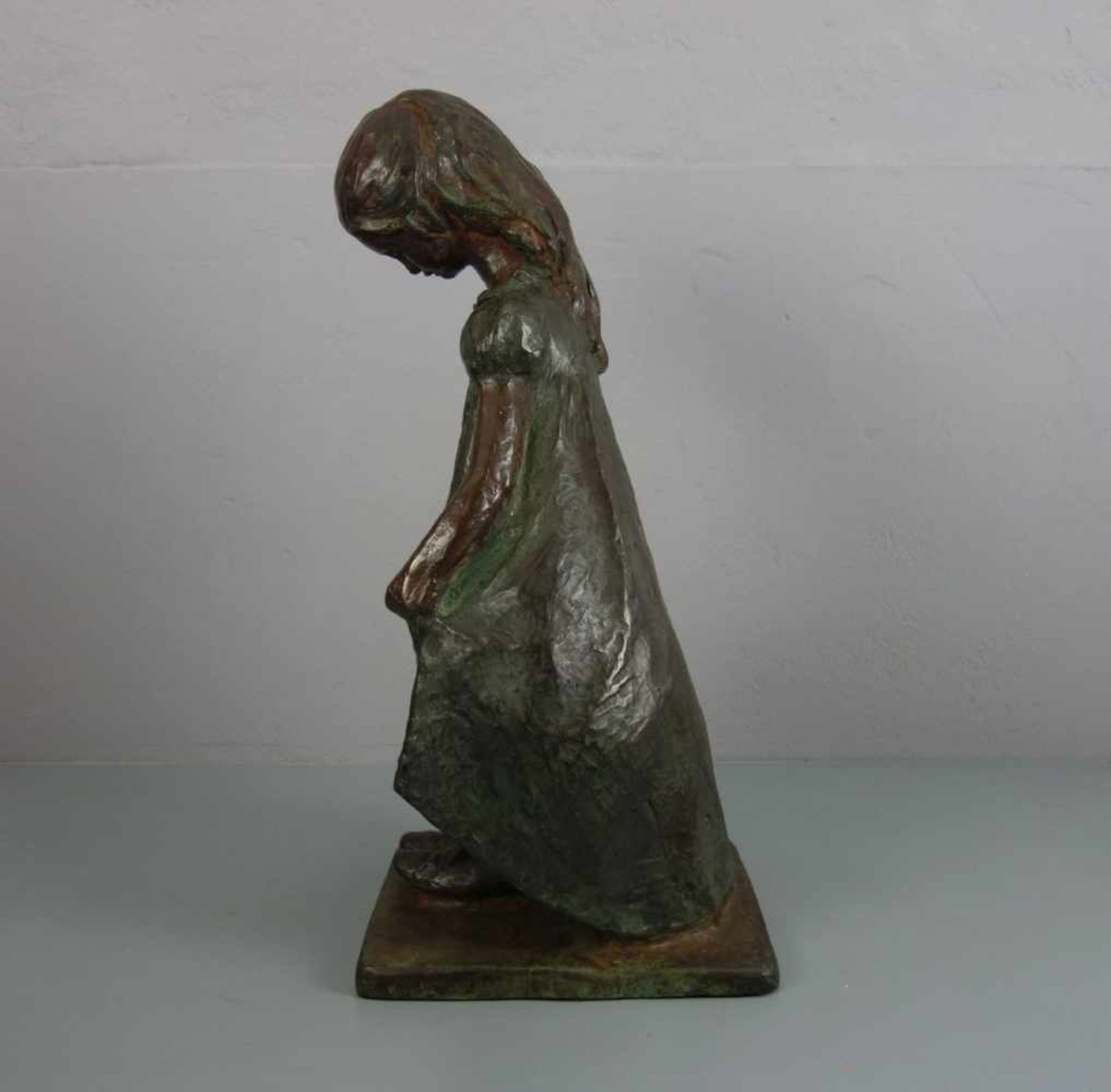 PRODING, AUSTIN (australischer Bildhauer des 20. Jh.), Skulptur / sculpture: "Mädchen mit Pumps",