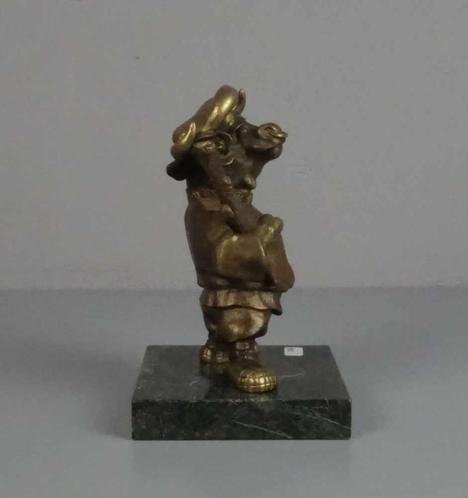 RUSSISCHER BILDHAUER DES 20./21. Jh., Skulptur / sculpture: "Stier als Kosake", Bronze, patiniert, - Bild 4 aus 5