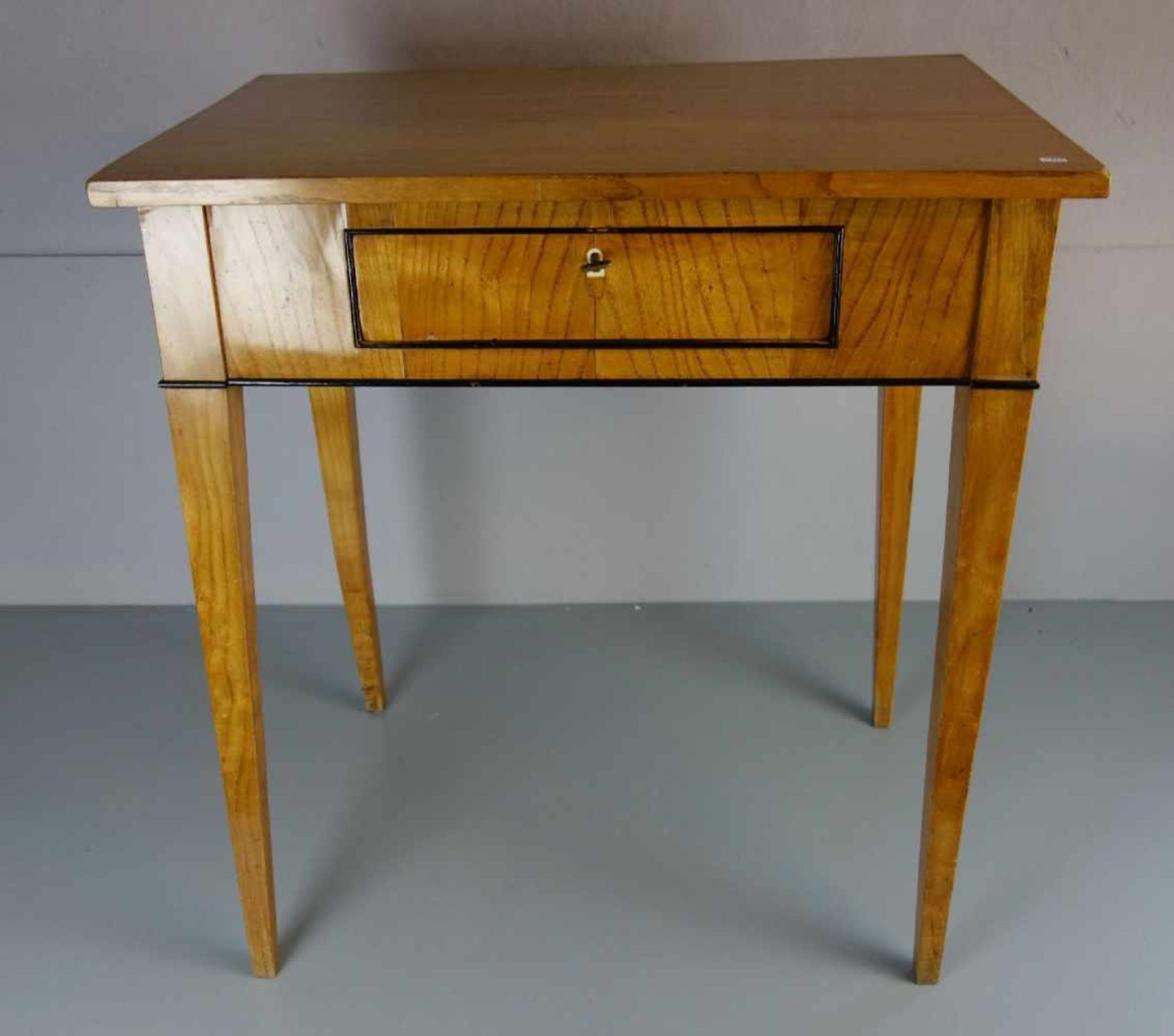 BIEDERMEIER - TISCH / BEISTELLTISCH / table, Kirschbaumfurnier mit ebonisierten Partien;