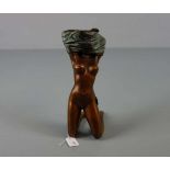 PATONE, J. (20. Jh.), Skulptur / sculpture: "Sich entkleidender weiblicher Akt", Bronze, hellbraun