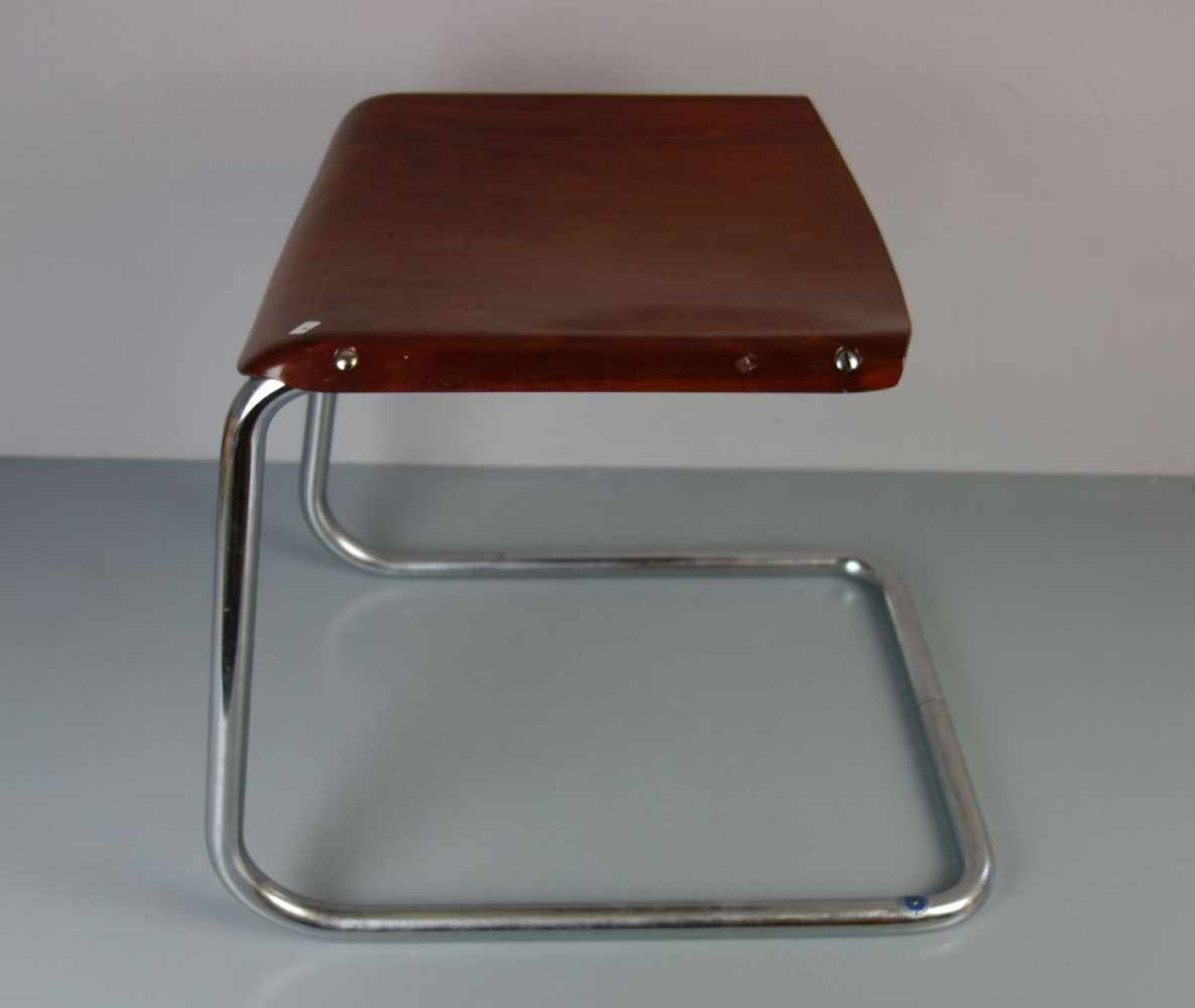 HOCKER / FREISCHWINGER-HOCKER / stool, Bauhaus-Design, nach einem Entwurf von Mart Stam (1899- - Bild 2 aus 3