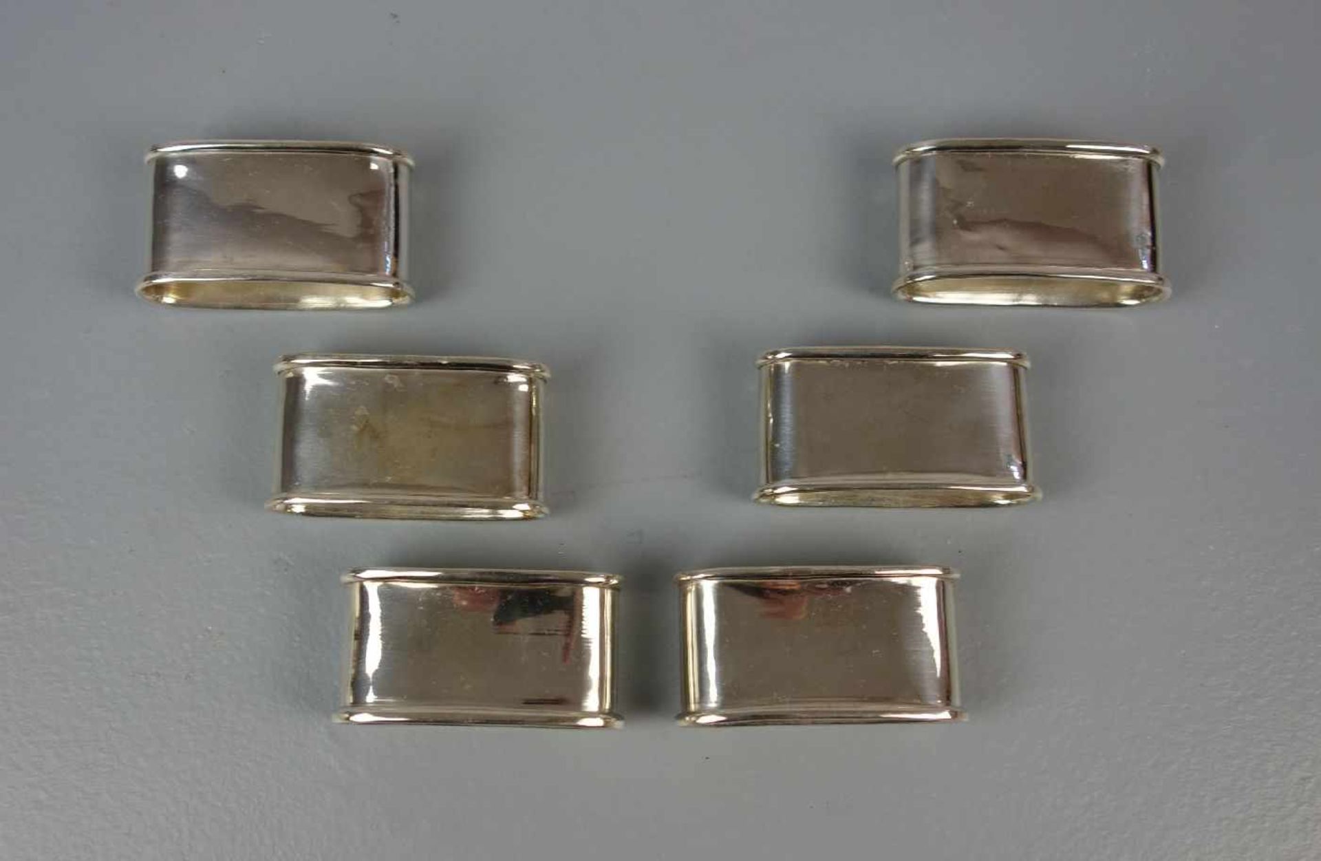 6 SERVIETTENRINGE / silver napkin rings, 925er Silber (insgesamt 124 g), ovale Form mit profilierten - Bild 2 aus 3