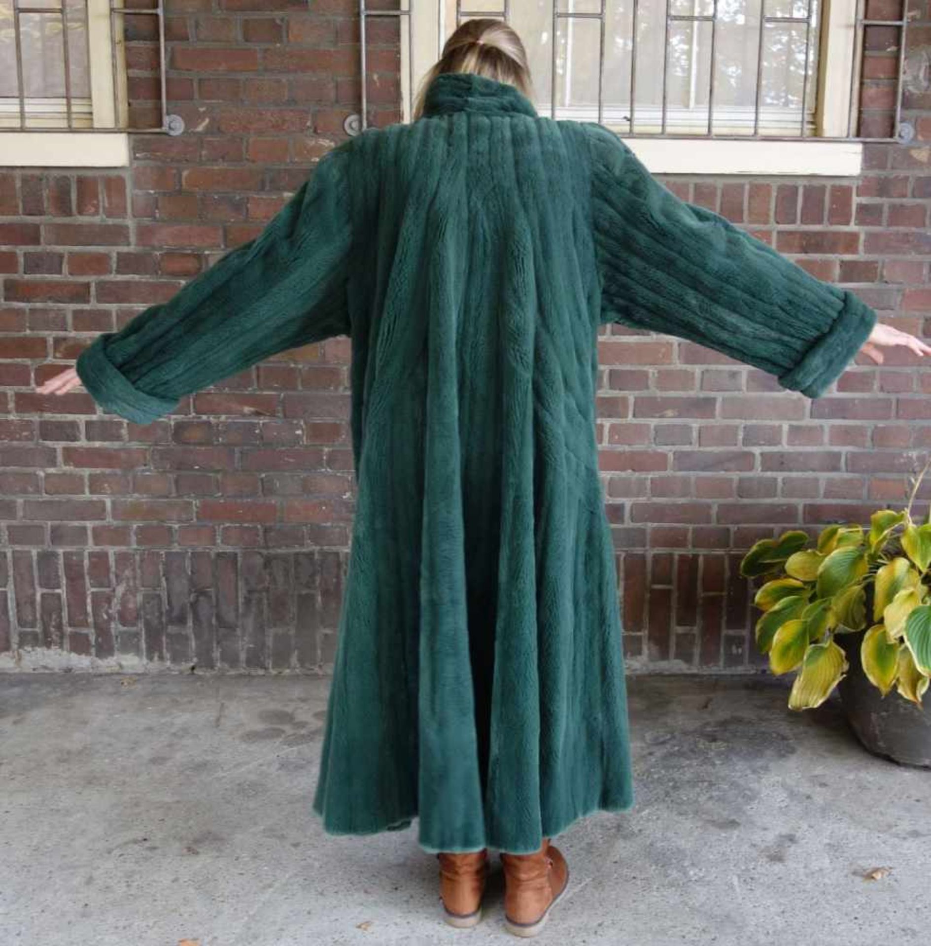 GRÜNER DASCO NERZMANTEL / SWINGMANTEL / green mink fur coat, 1980er Jahre, gearbeitet in weit - Bild 2 aus 3