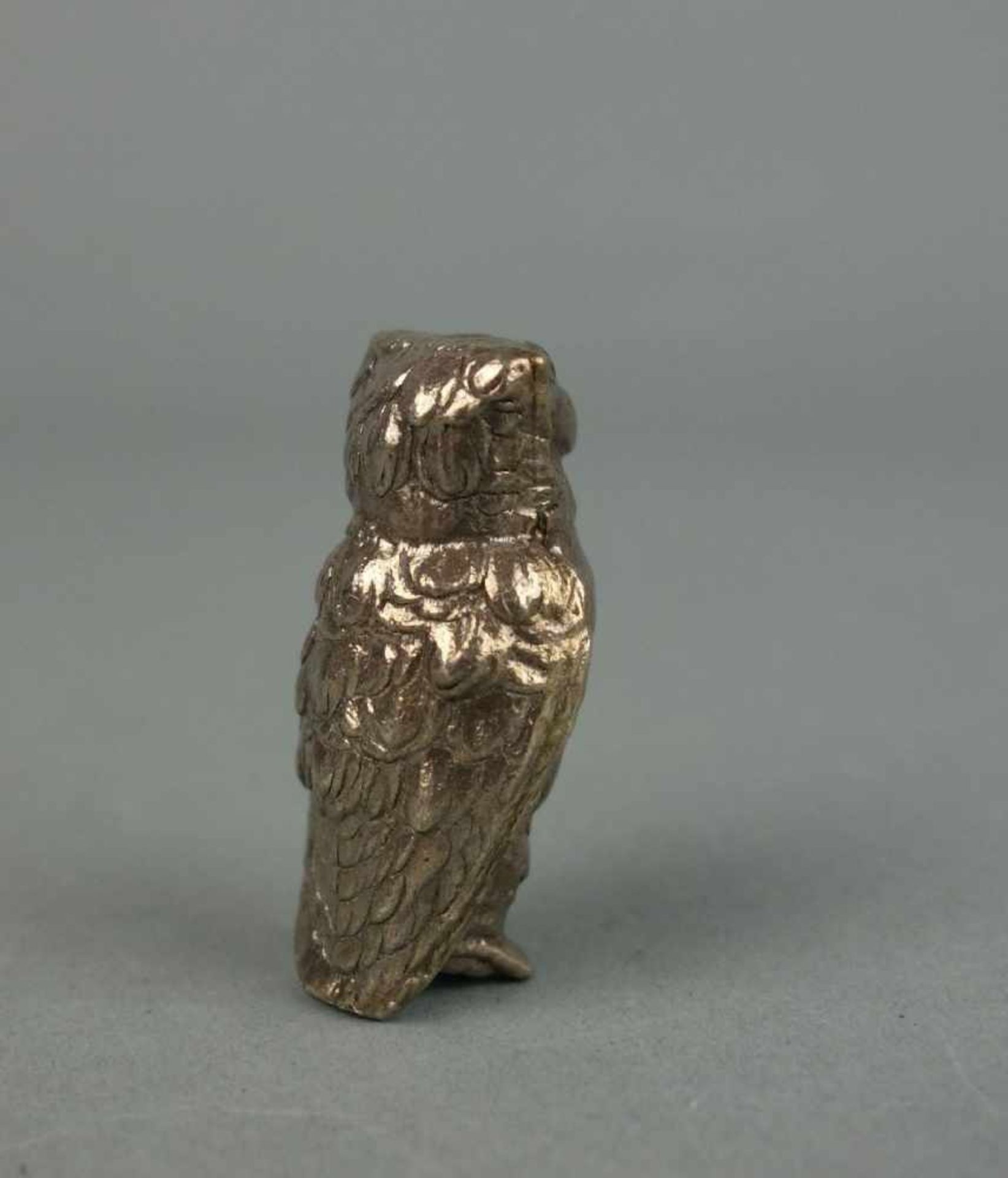 SILBERNE VOLLPLASTISCHE EULE / silver owl figure, 20. Jh., 800er Silber, 28 Gramm. Gemarkt mit - Image 2 of 4