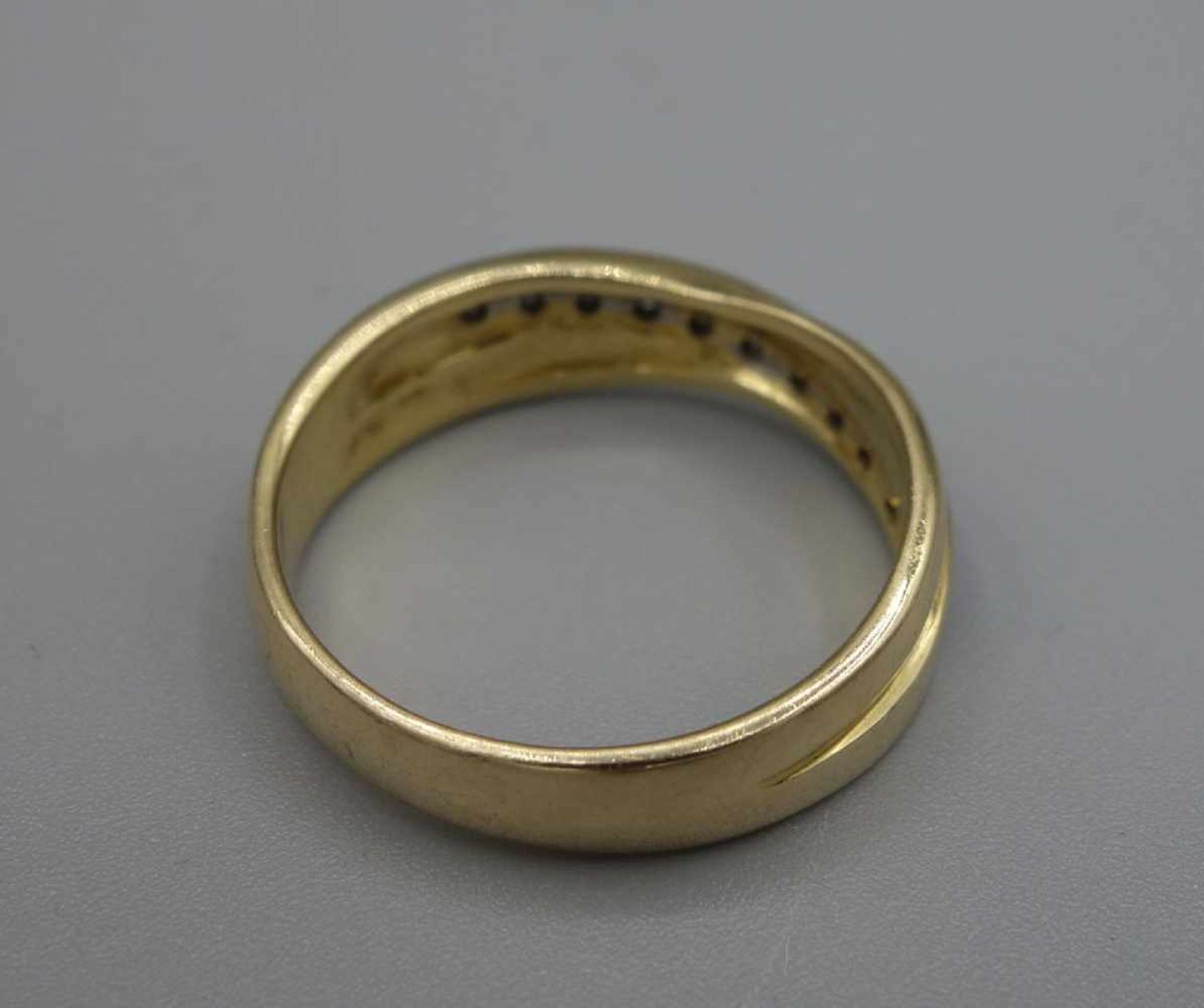 RING mit gekreuzter Ringschiene / crossover ring, 585er Gelbgold (4,6 g), besetzt mit 10 kleinen - Image 4 of 6
