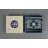 2 JUGENDSTIL - FLIESEN / Art nouveau tiles, Karreeform mit stilisiertem Floraldekor im Relief,