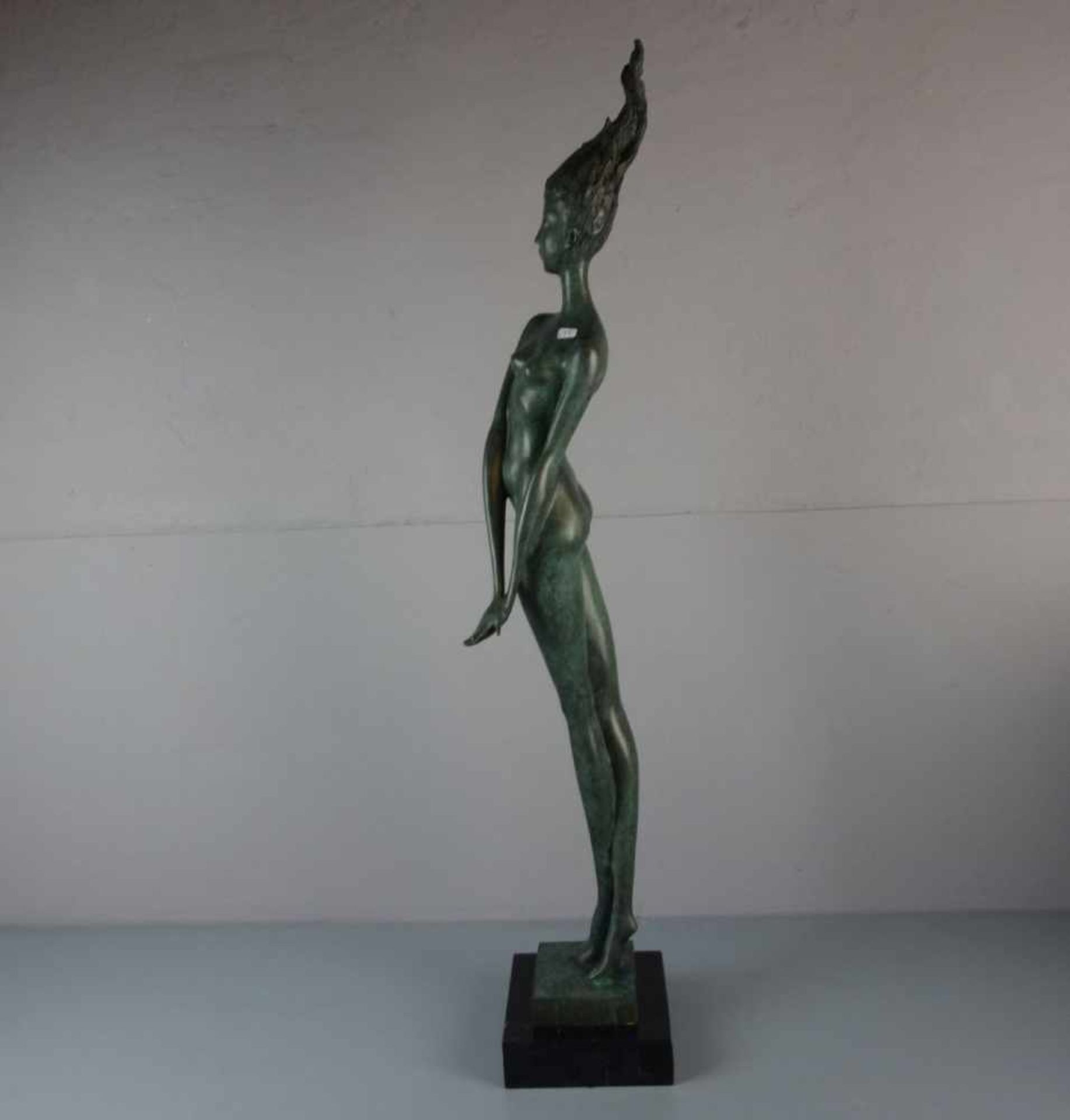 ALIOTH, J. P. (20./21. Jh.), Skulptur / sculpture: "Daphne", Bronze, grün patiniert, auf der Plinthe - Image 2 of 5