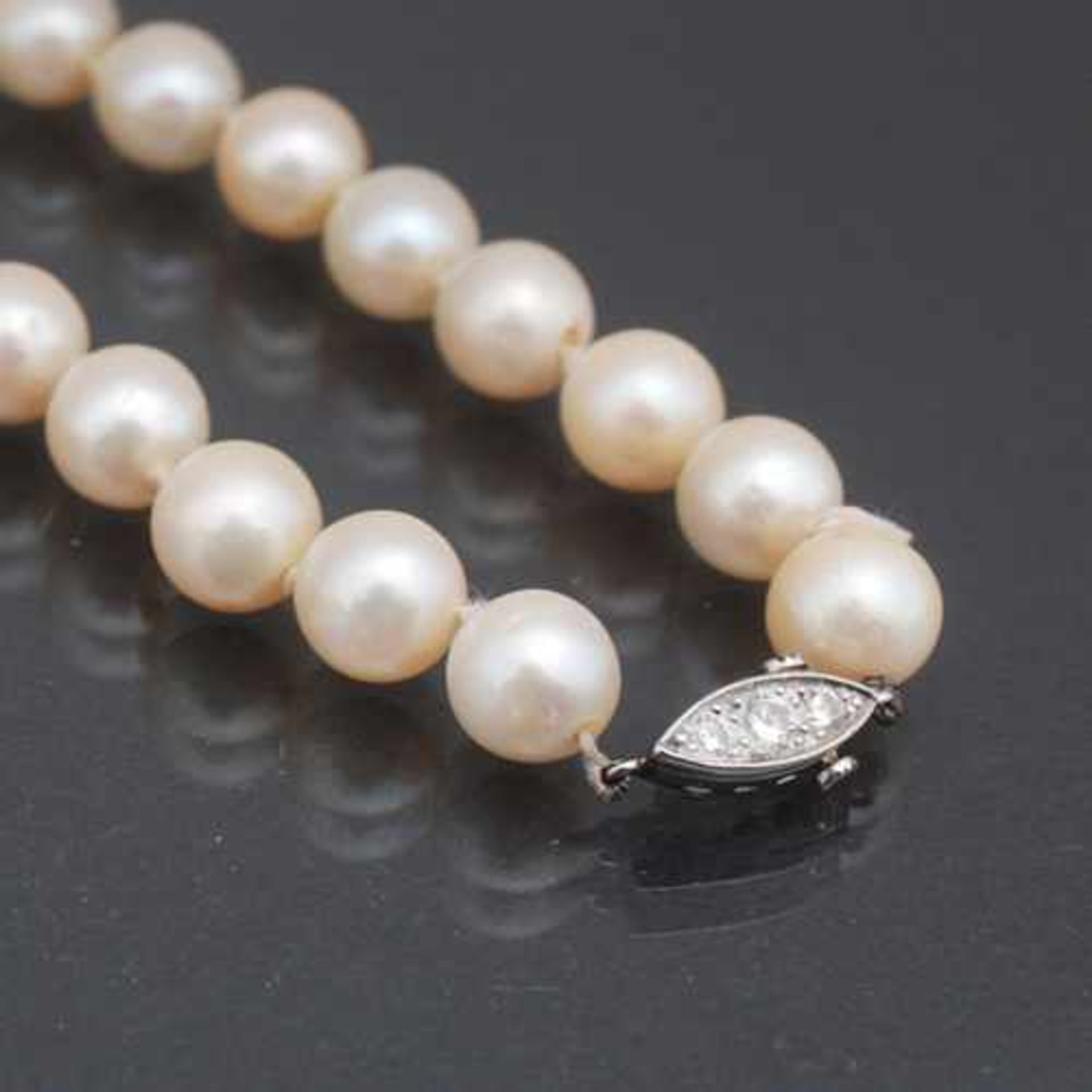 Art-déco Perlenkette "Tiffany und Co."; Perlen mit natürlichen Merkmalen und kleinem Platin-