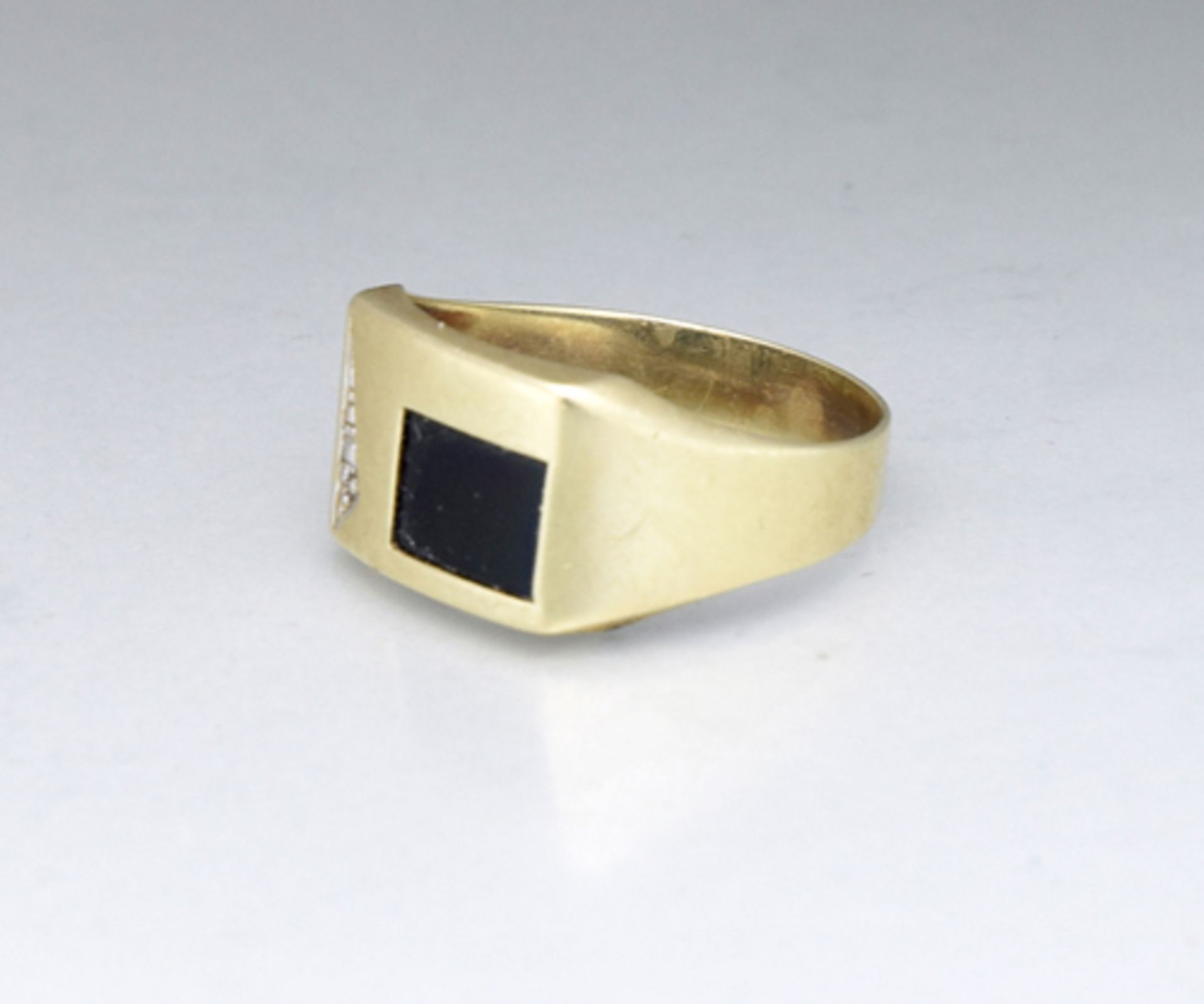 Ring; 585 GG; besetzt mit kleiner Onyx –Platte; RM 62; g = 3,7g; - Image 2 of 2
