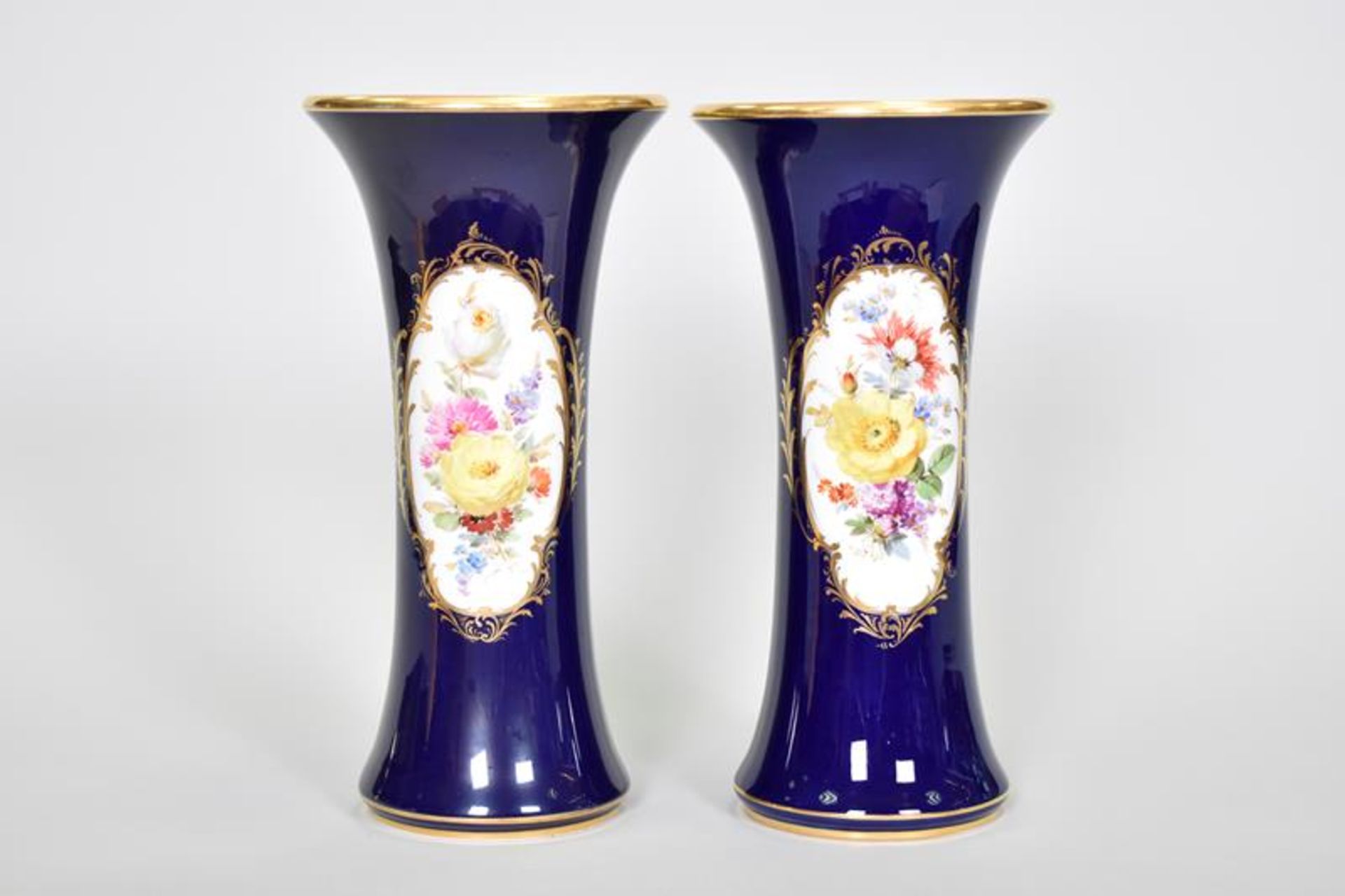 Meissen Porzellan Vasen Paar Kobaltblau H. 24,5 cmMindestpreis 140Bezeichnung Meissen Porzellan