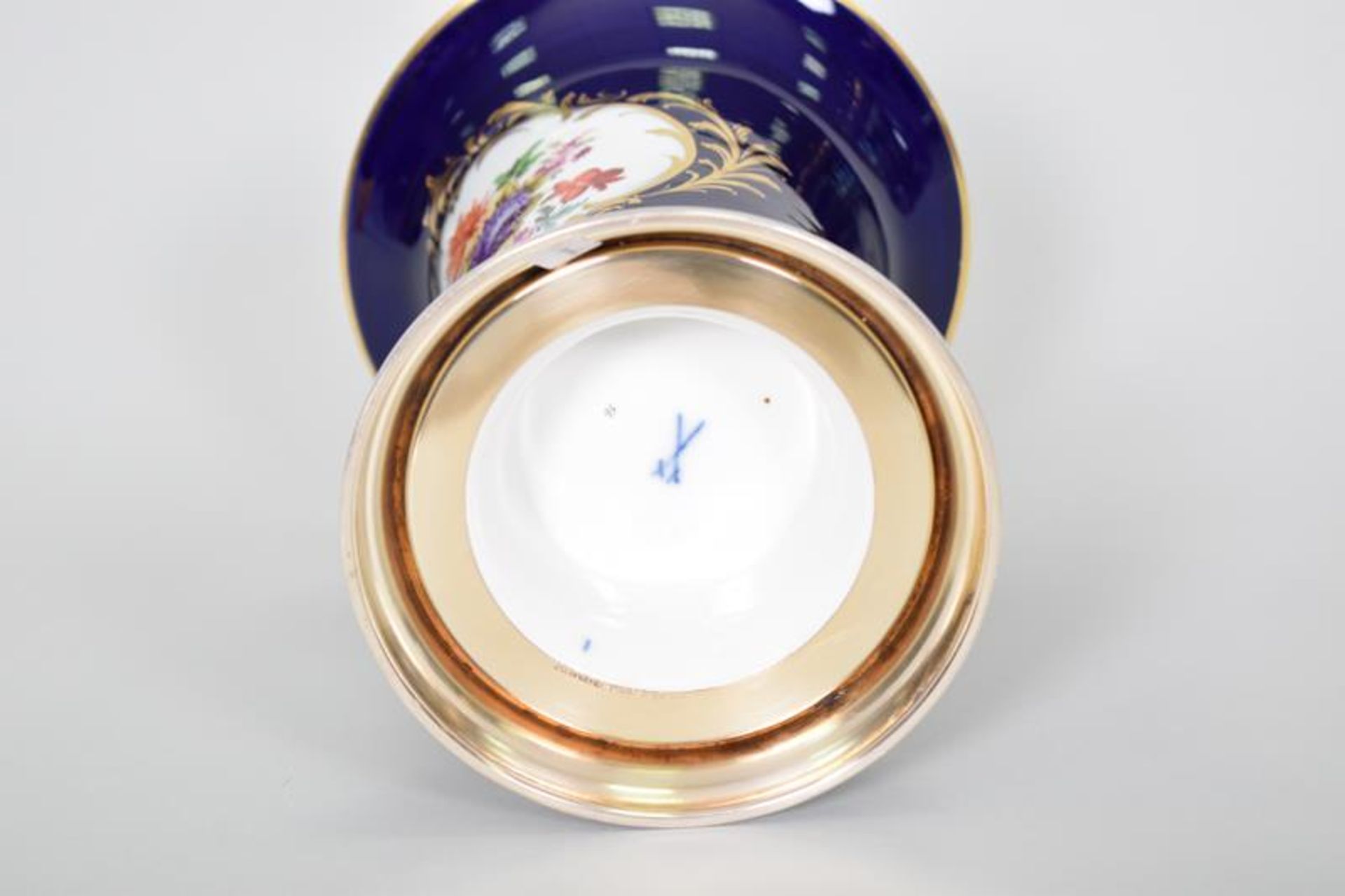 Meissen Porzellan Vase Koblatblau mit 800 Silberfuß "Schnauffer Dresden"Mindestpreis - Bild 2 aus 2