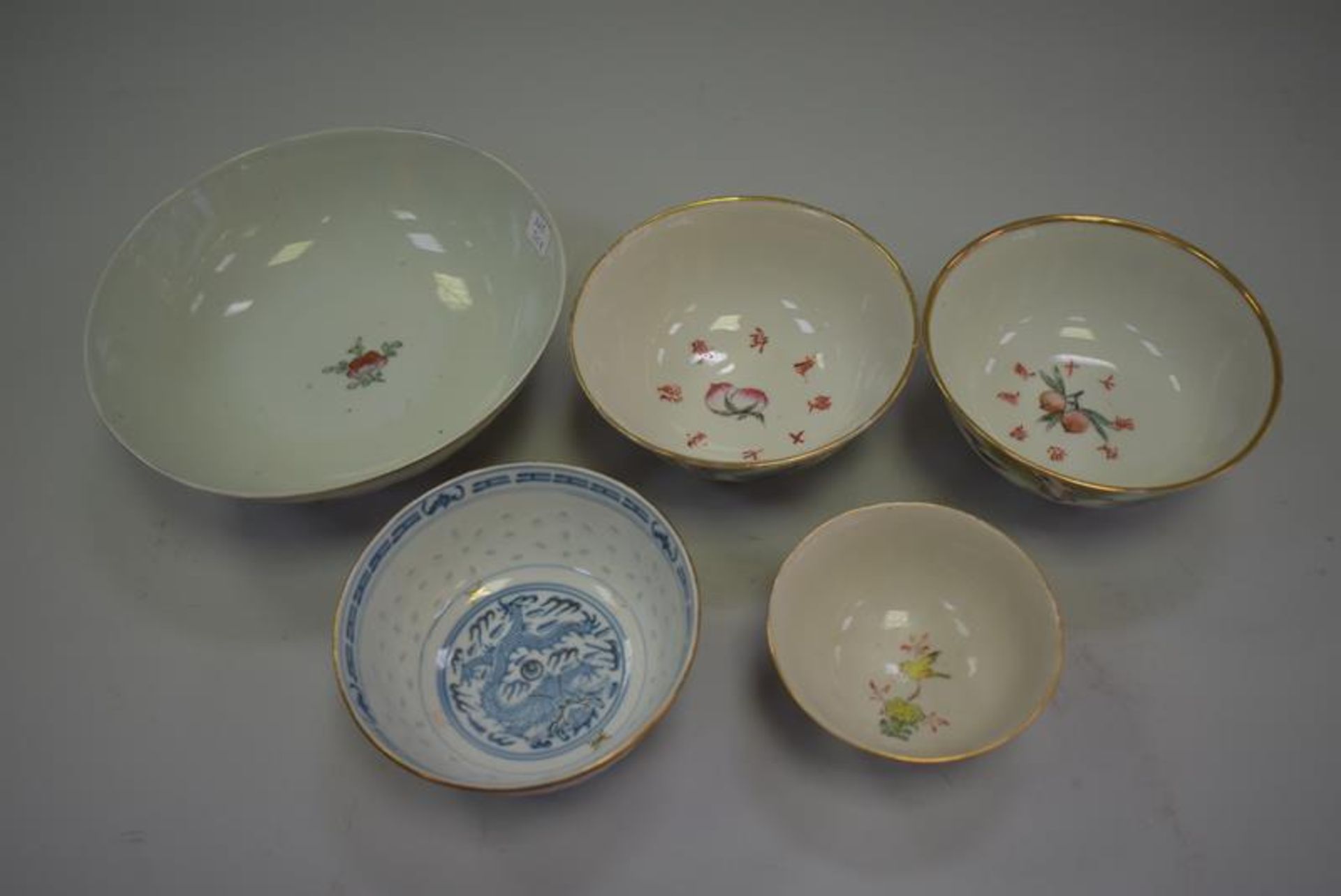 Konvolut 5 chinesische Porzellan Schalen um 1930Mindestpreis 50Bezeichnung Konvolut 5 chinesische - Bild 2 aus 3