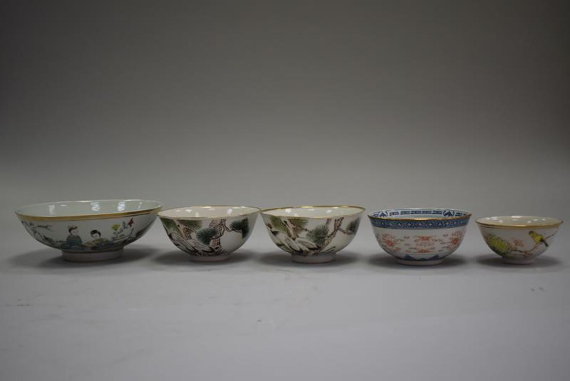 Konvolut 5 chinesische Porzellan Schalen um 1930Mindestpreis 50Bezeichnung Konvolut 5 chinesische