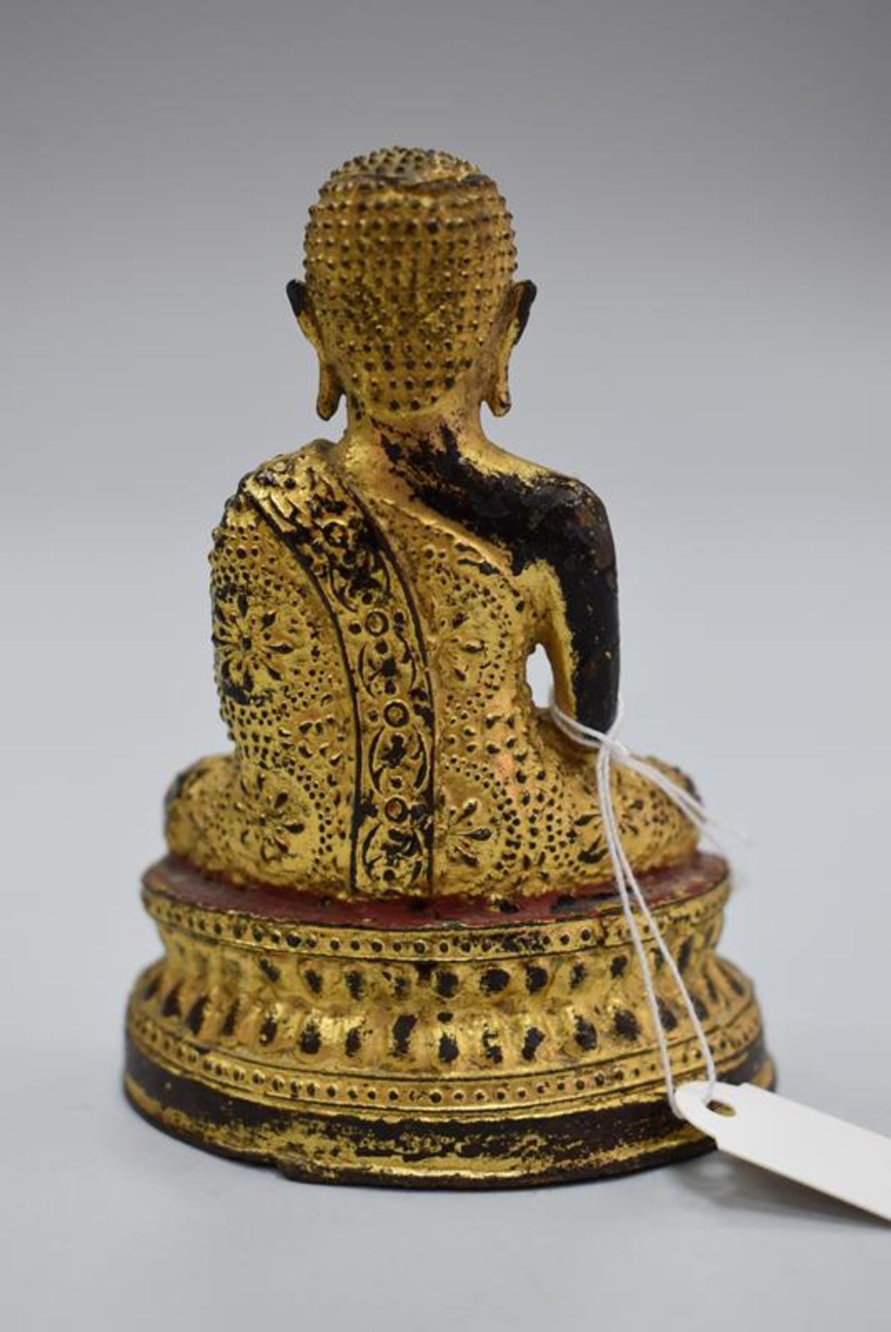 Buddha Shakyamuni feuervergoldete Bronze 18./19. JahrhundertMindestpreis 150Bezeichnung Buddha - Bild 3 aus 4