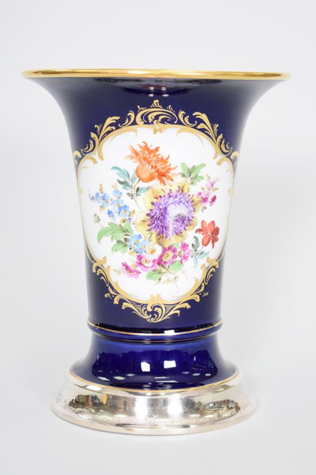 Meissen Porzellan Vase Koblatblau mit 800 Silberfuß "Schnauffer Dresden"Mindestpreis