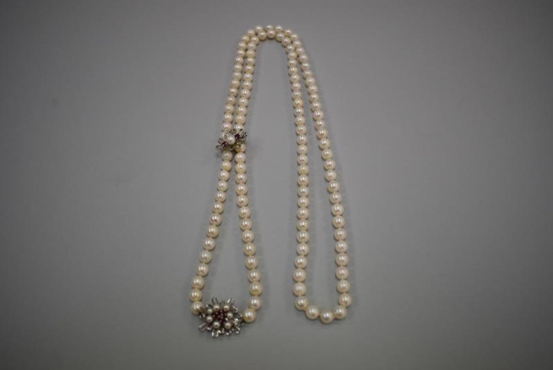 Perlenkette mit WeißgoldverschlußMindestpreis 50Bezeichnung Perlenkette mit Weißgoldverschluß - Bild 2 aus 2