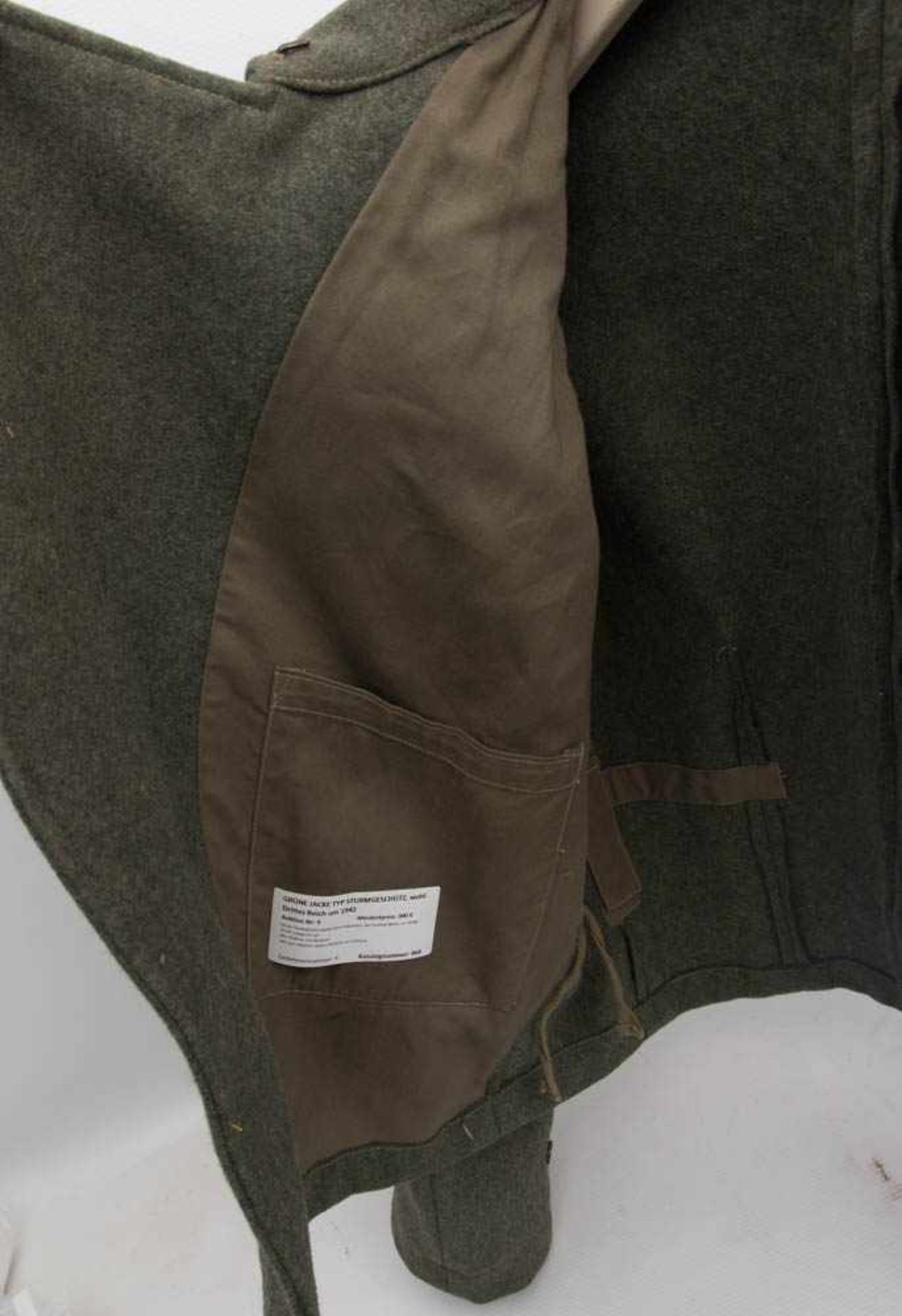 GRÜNE JACKE TYP STURMGESCHÜTZ, wohl Drittes Reich um 1942Grüne Sturmgeschützjacke eines Kanoniers - Image 4 of 6