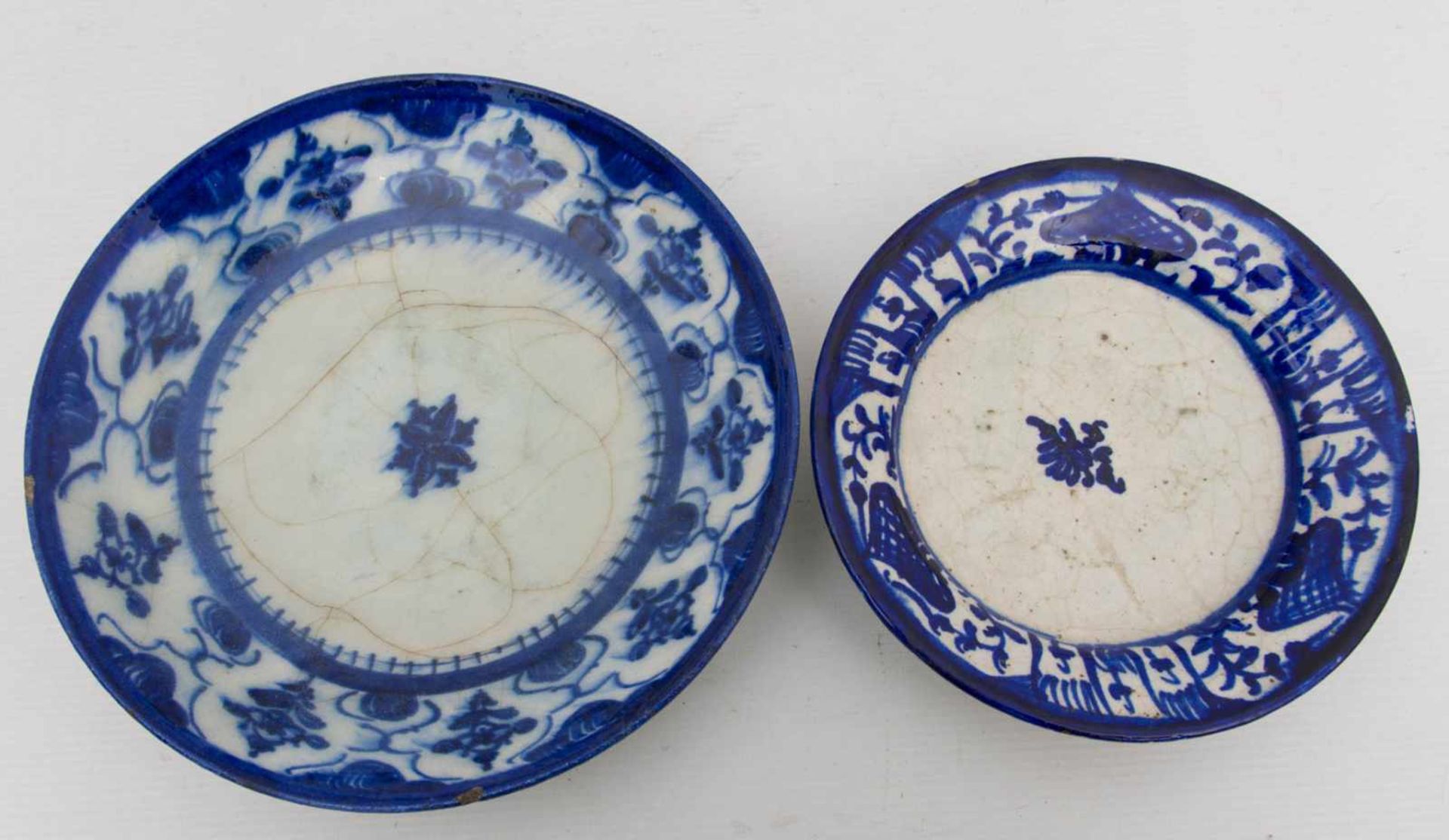 ZWEI CHINESISCHE TELLER, Keramik kobaltblau bemalt und glasiert, China um1900Durchmesser: 18,5 cm/