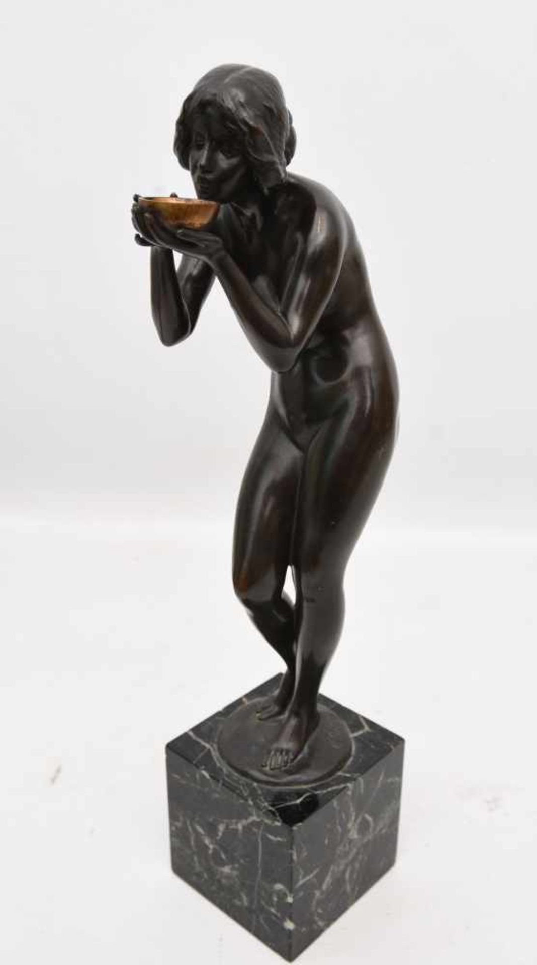 VIKTOR HEINRICH SEIFERT, Die Trinkende, Weiblicher Akt, Bronze, signiert, 1905.Auf rechteckiger