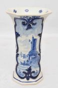 VILLEROY & BOCH, DELFT-VASE; kobaltblau bemalt und glasiert, gemarkt, um 1920Unterglasurblaue