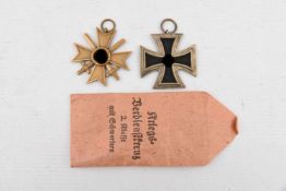 KONV. KRIEGSVERDIENSTKREUZ 2. KLASSE UND EISERNES KREUZ 2. KL., Deutschland, 20.