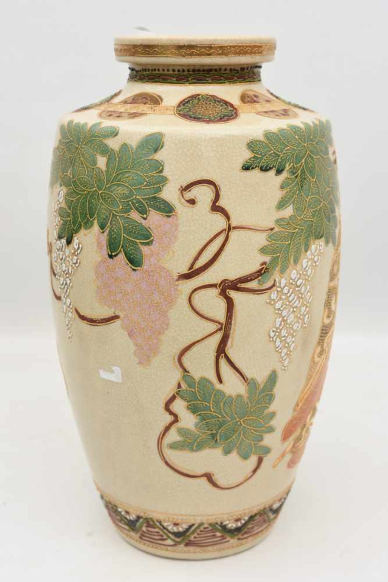 SATSUMA-VASE, bemaltes und glasiertes Porzellan, Japan 1920er-JahreHöhe: 33 cm, Durchmesser: 9 cm. - Bild 5 aus 7